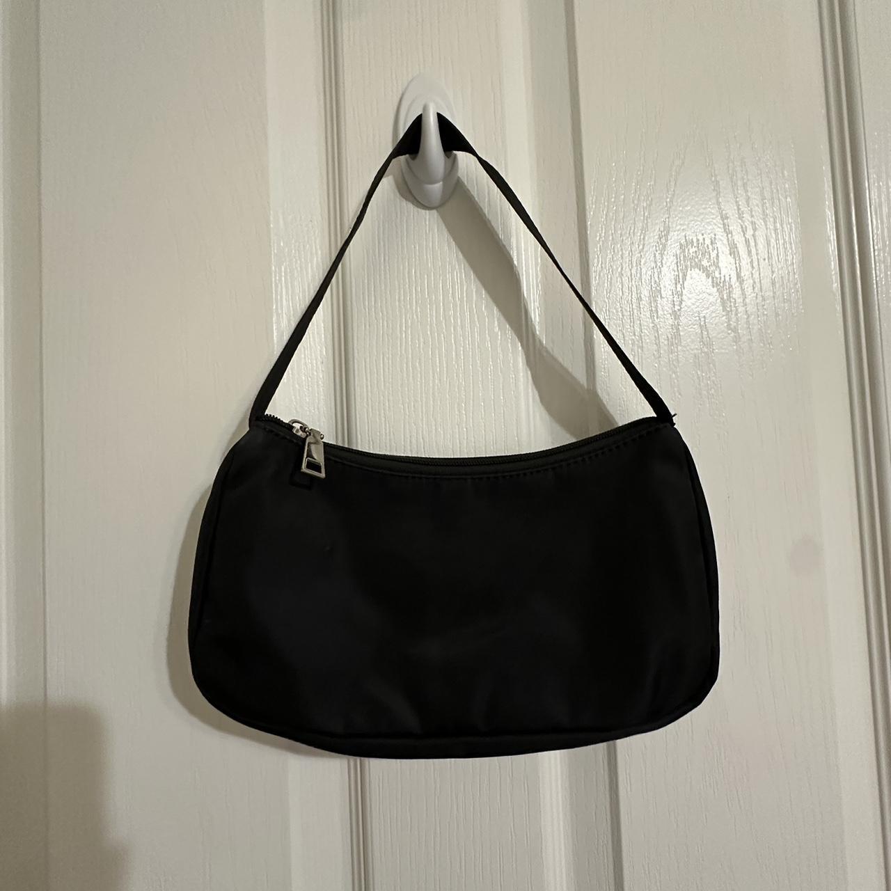Black shoulder bag with zipper perfect for going out | Depop