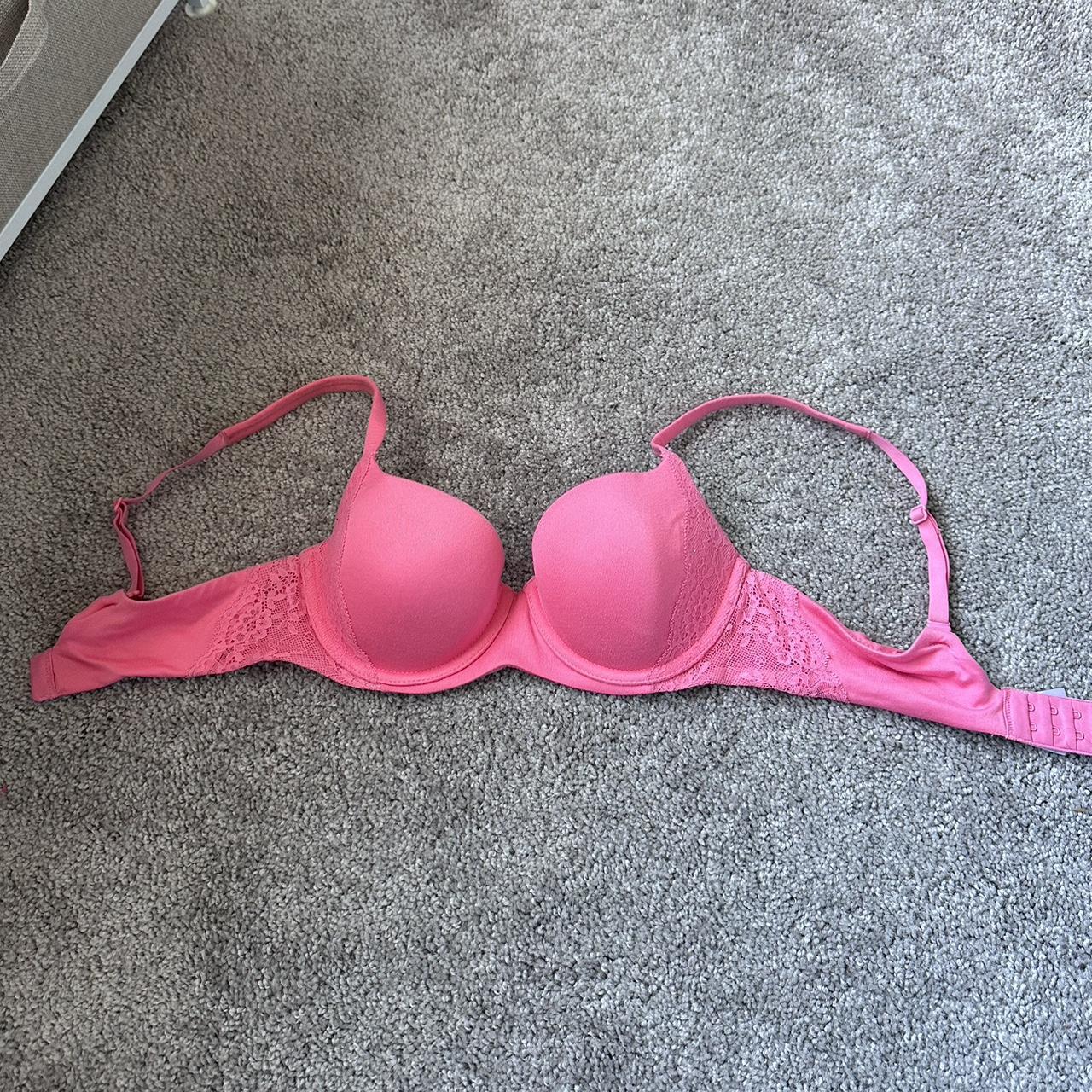 Cute bra 34B #bras #lingerie #bcup #womenswear - Depop