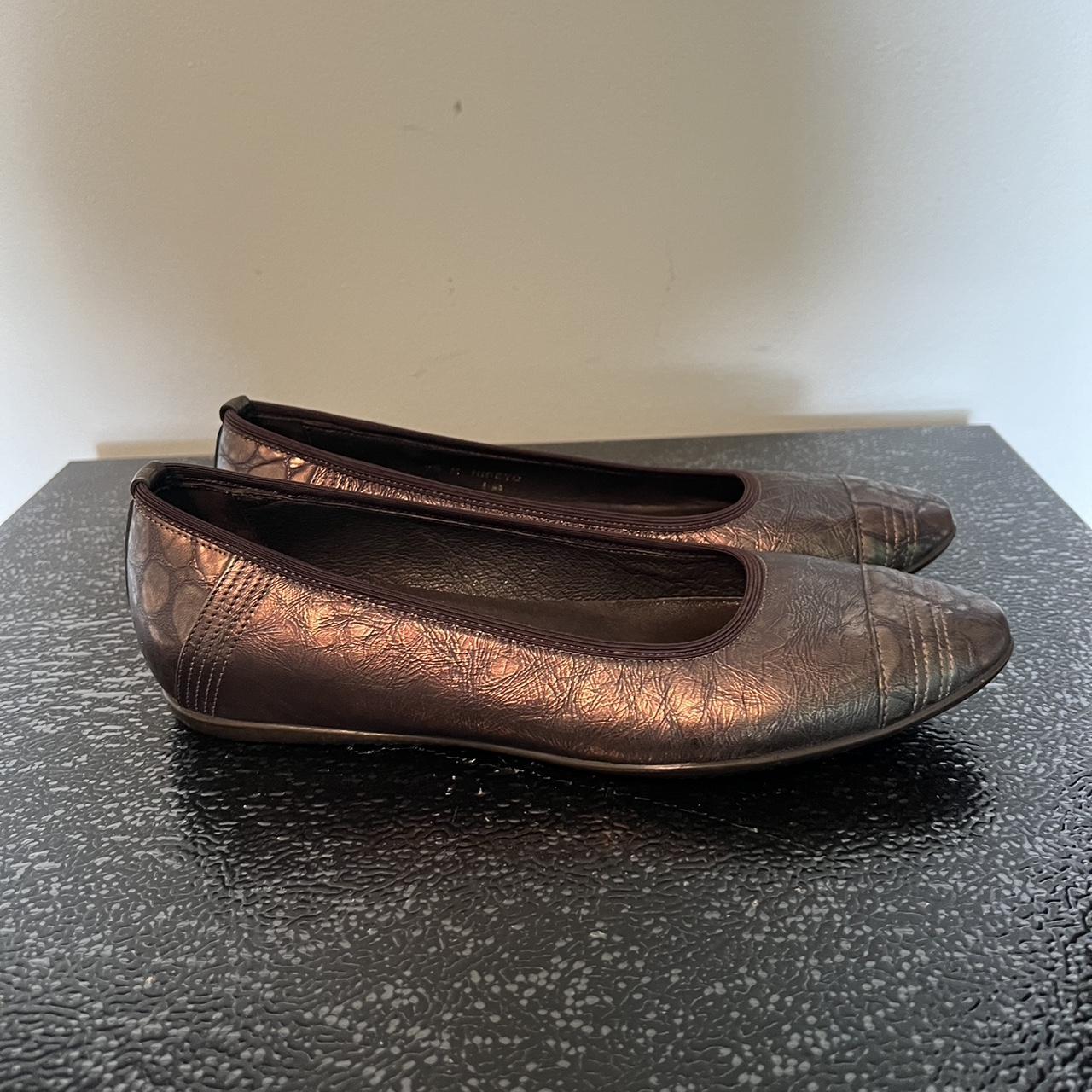 Donald pliner flat on sale shoes