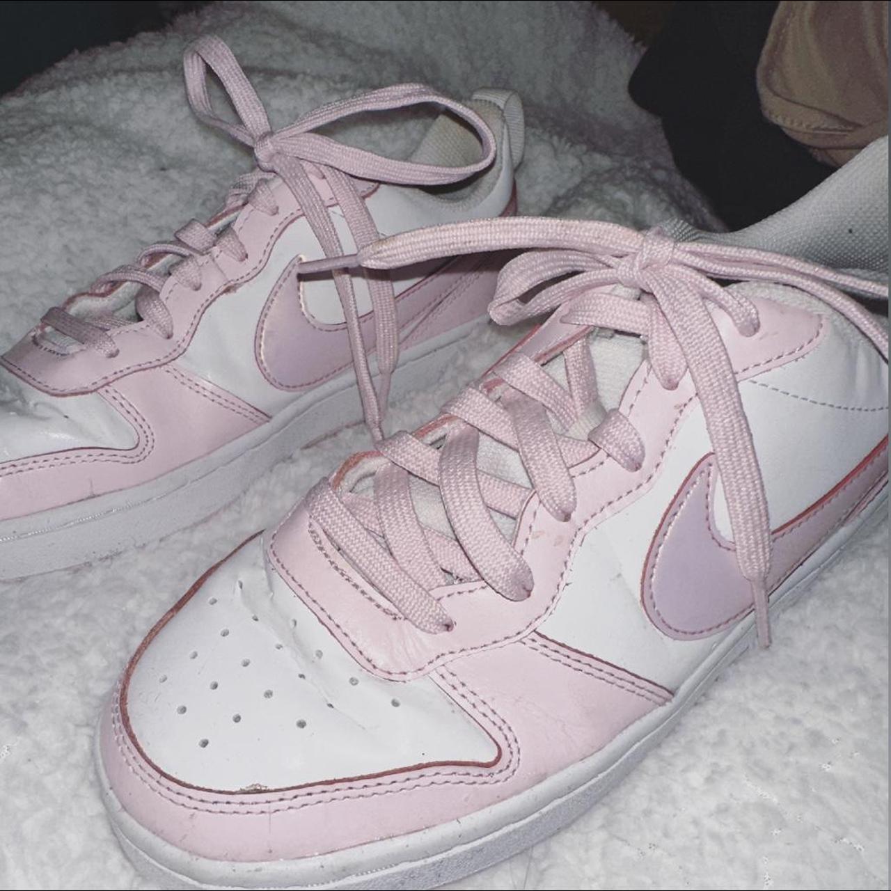 Pink Nike shoes •big kids size 7 but fits women’s... Depop