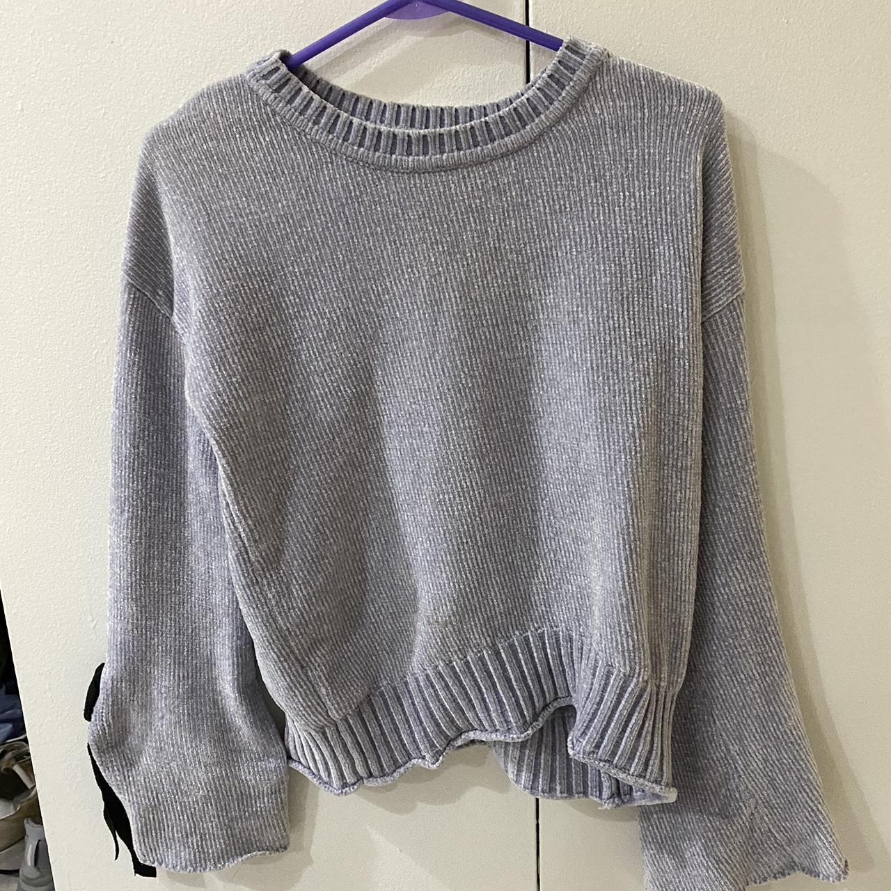 Cozy grey sweater with flowy sleeves with bows - Depop