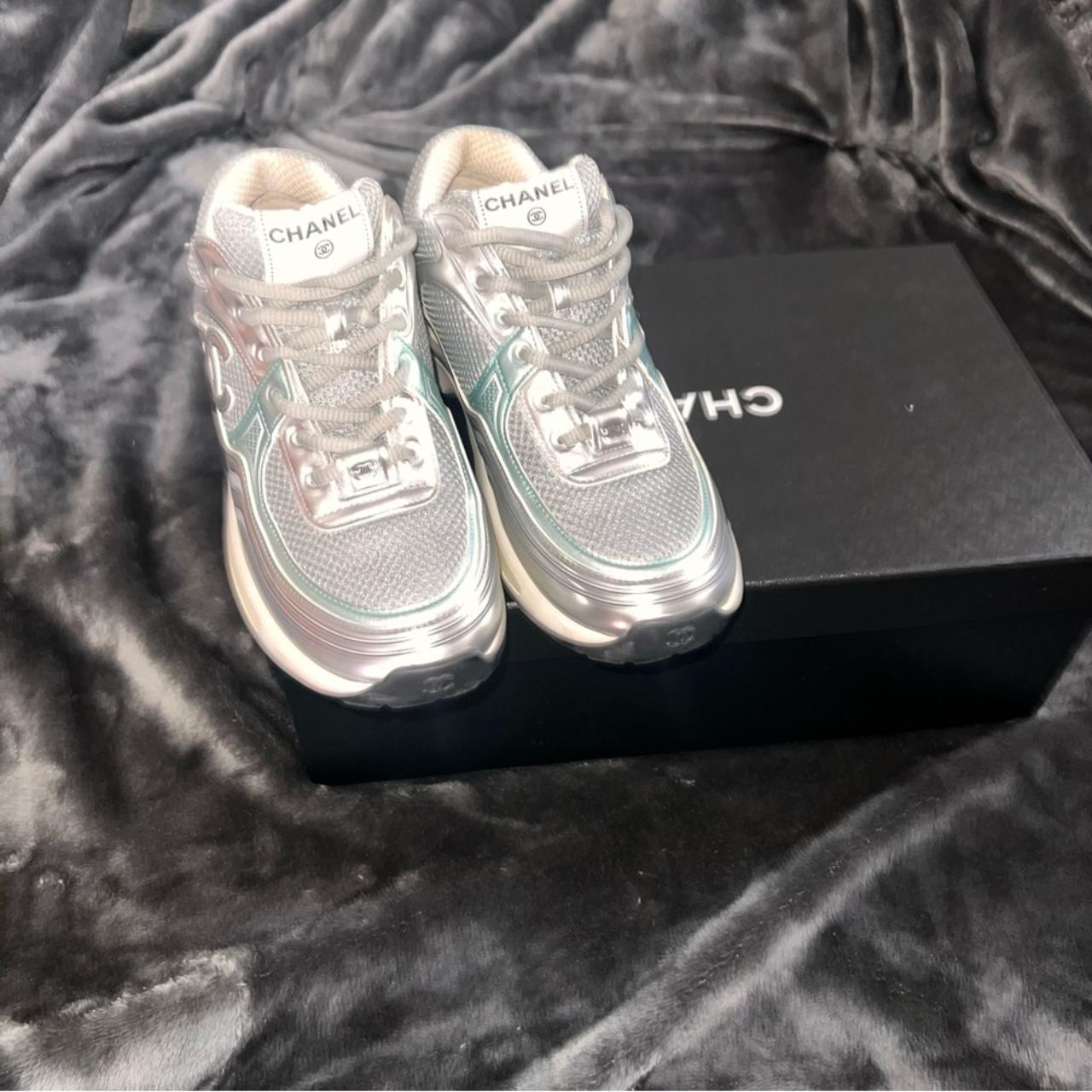 Chanel sneakers women, New authentic 100%, Worn a