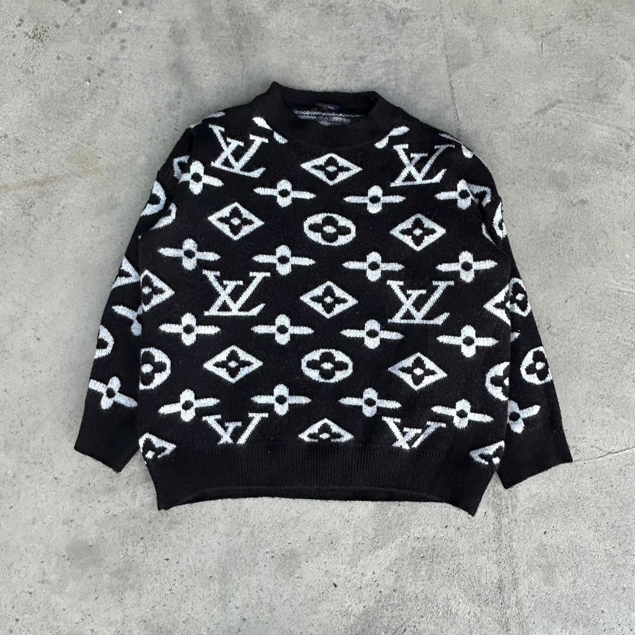 Louis Vuitton long sleeve in great condition - Depop