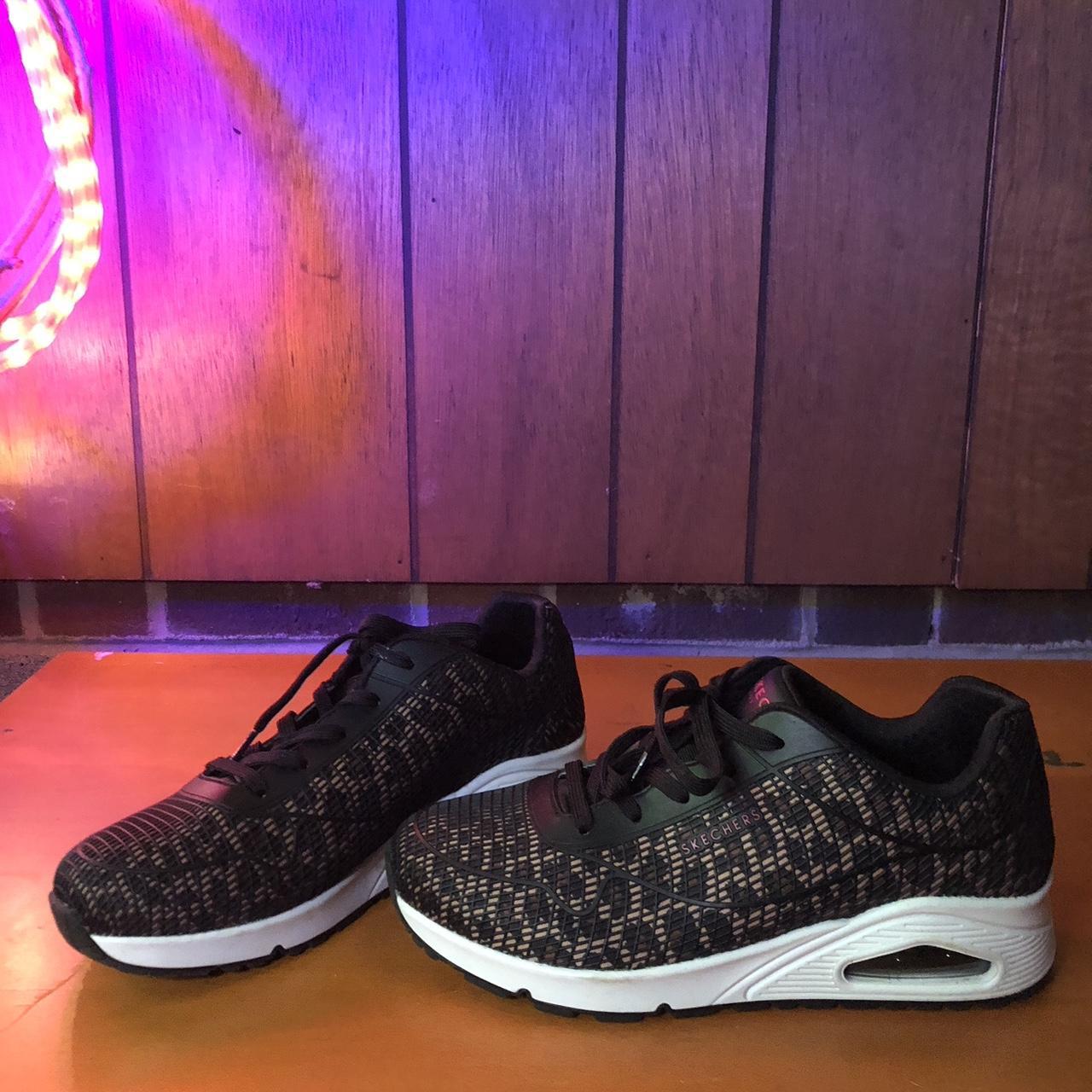 Skechers hot sale leo print