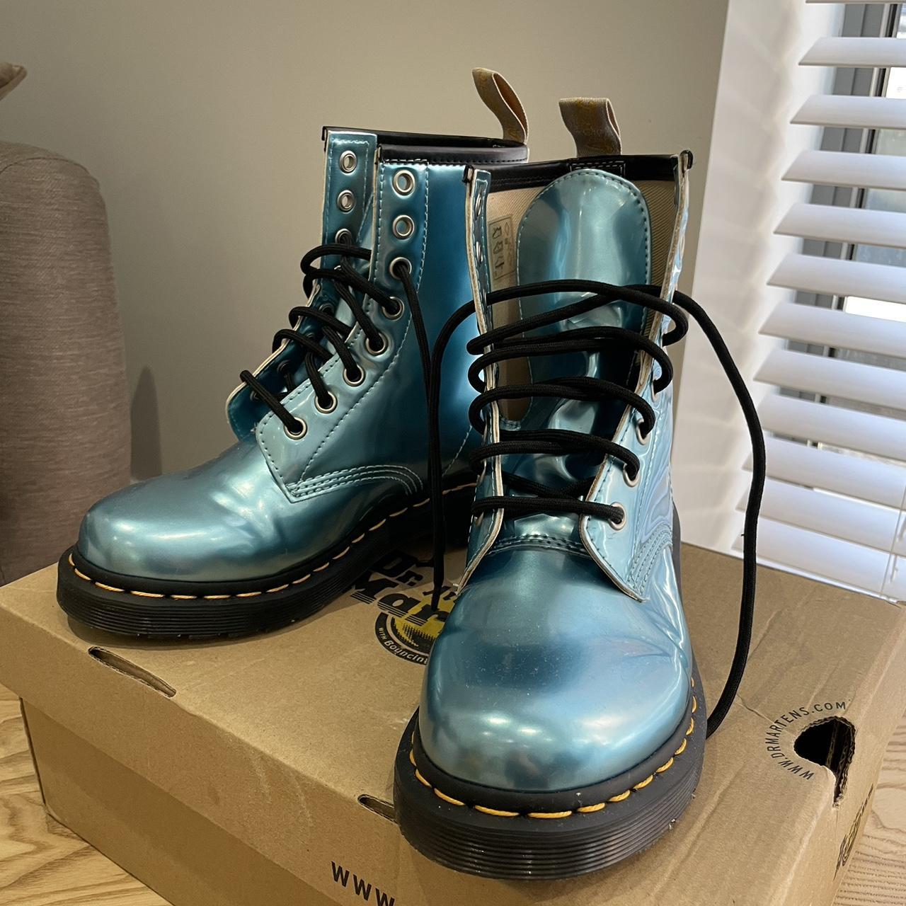 Dr martens hot sale metallic blue