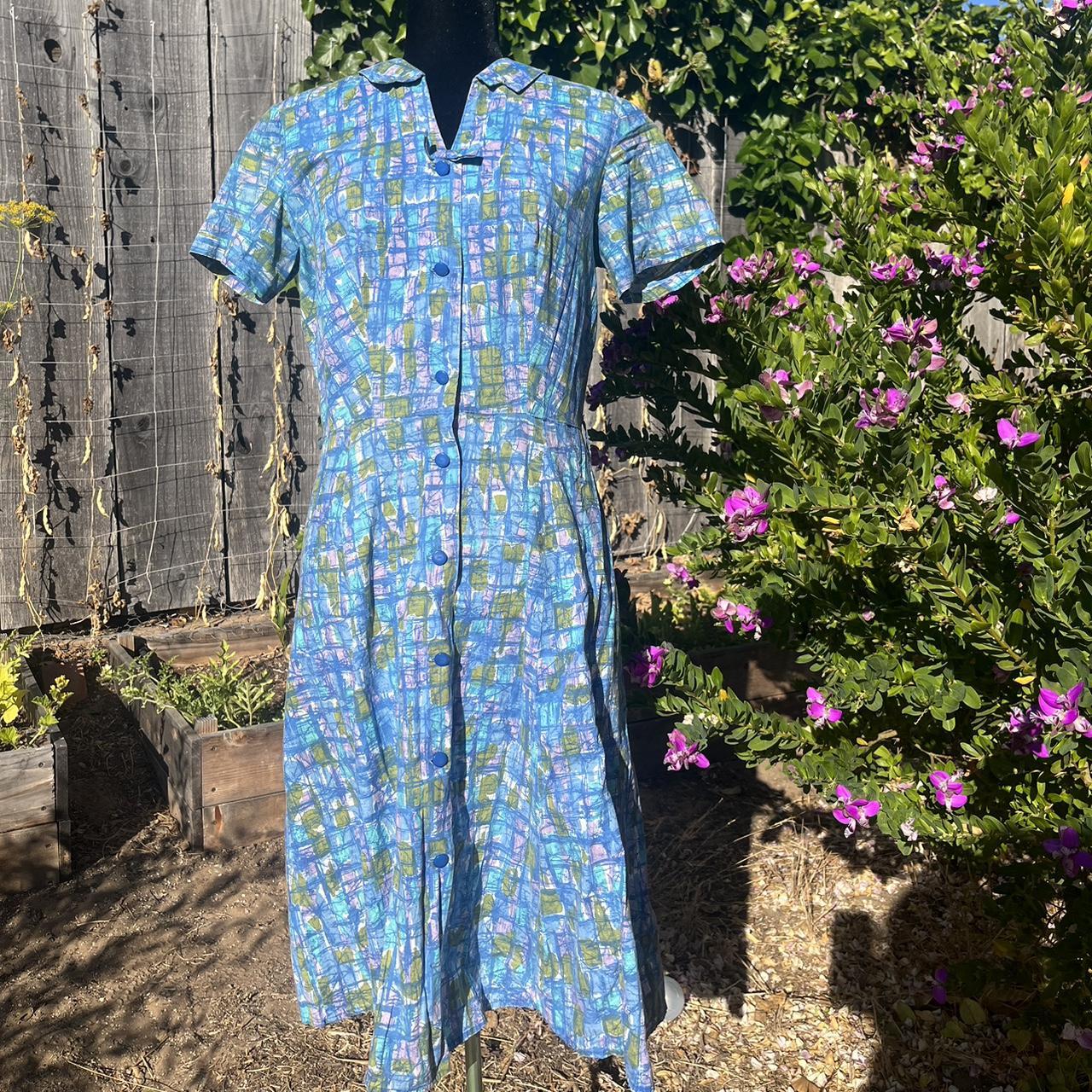 Such a fun 1960's housedress. Has had some love and | Depop
