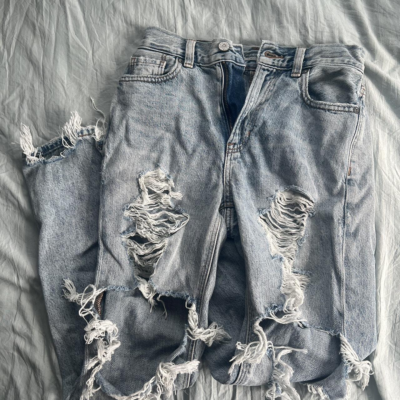 American Eagle ripped jeans. Size 000. Wore once - Depop