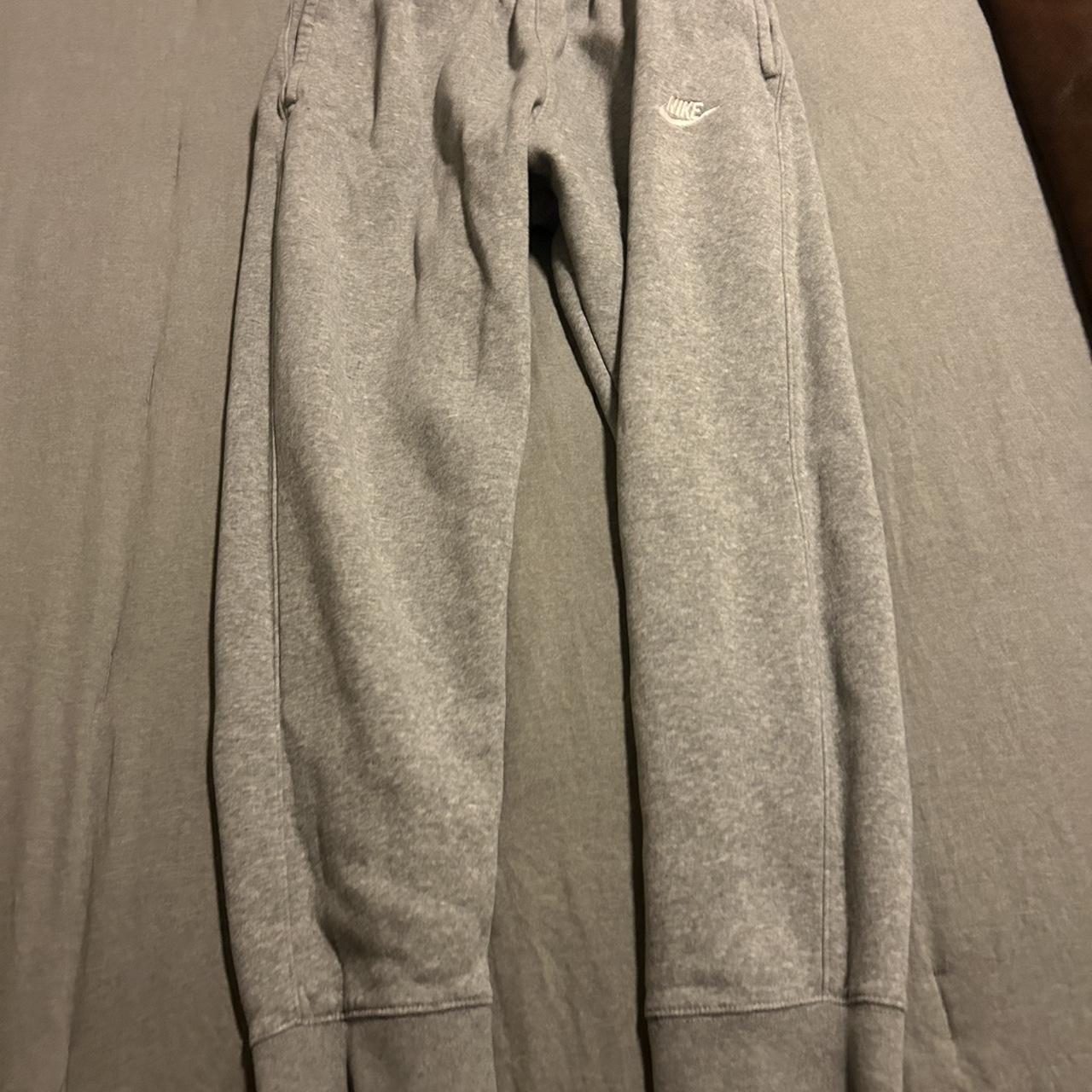 Plain grey best sale nike joggers