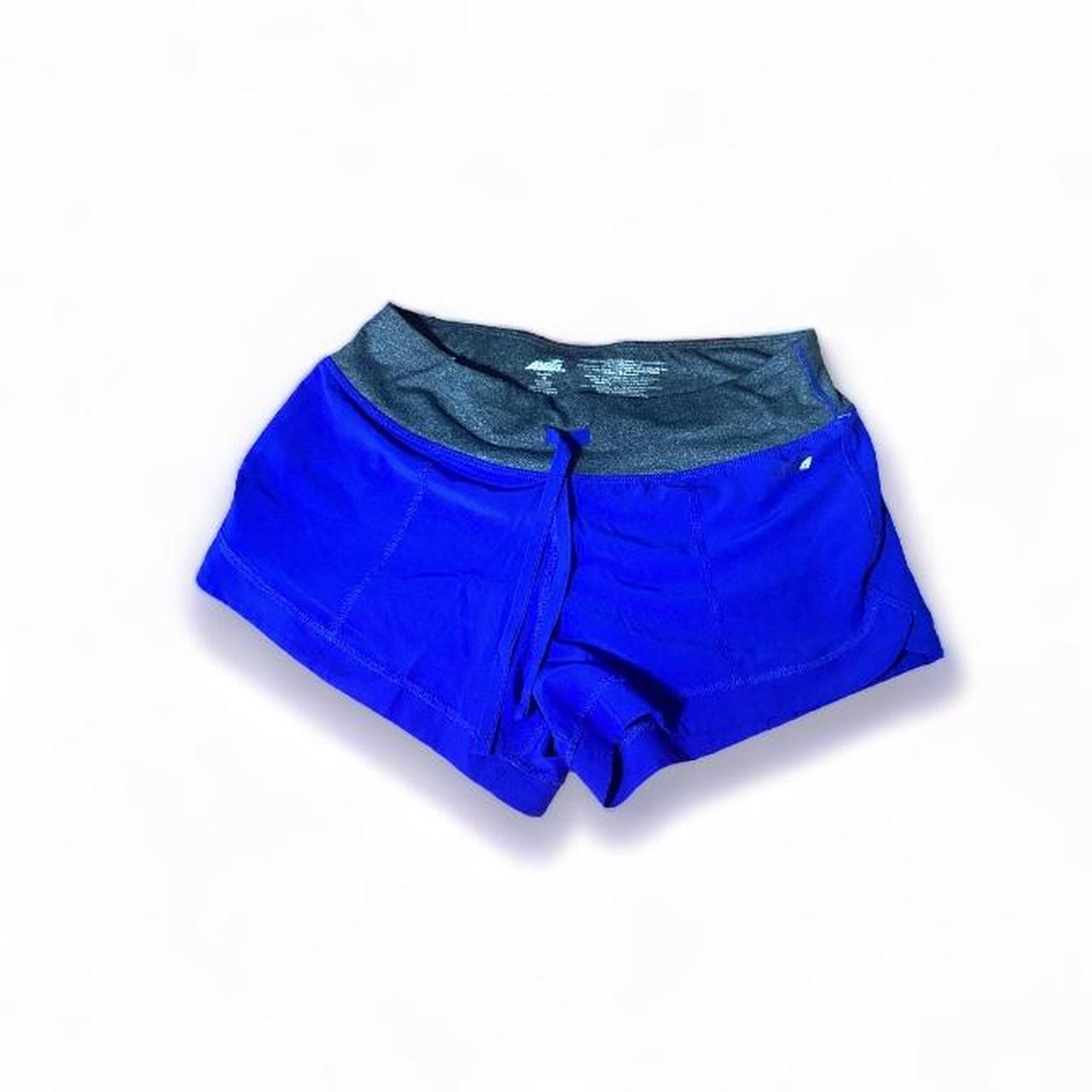 Blue avia sport shorts Size medium has shorts