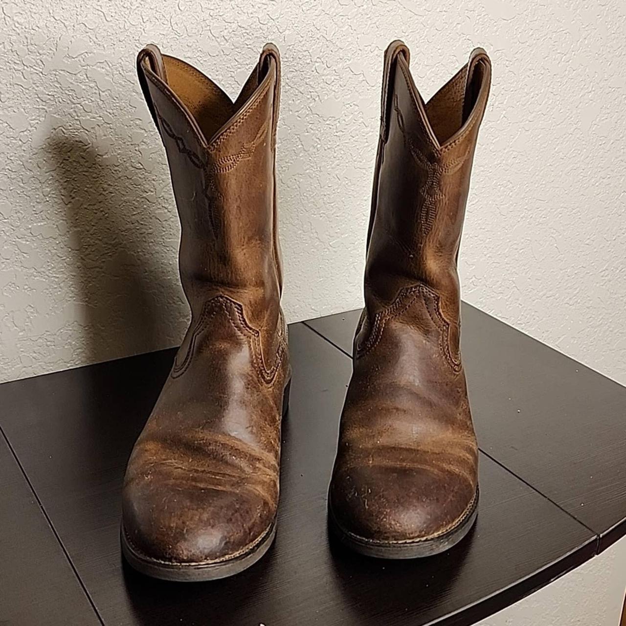 Men's size 10 Ariat boots from boot barn and a L/XL - Depop