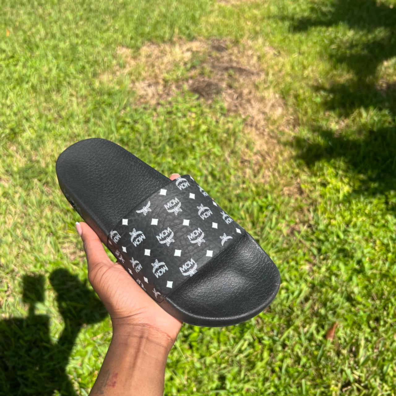 Mcm cheap slides black