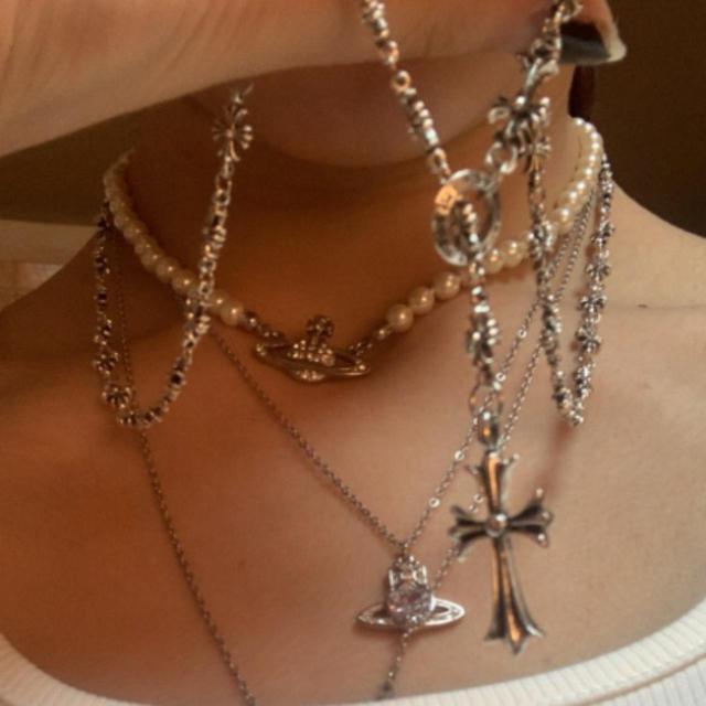 Silver Rosary Necklace, Women's Fashion, Jewelry & Organizers, Necklaces on  Carousell