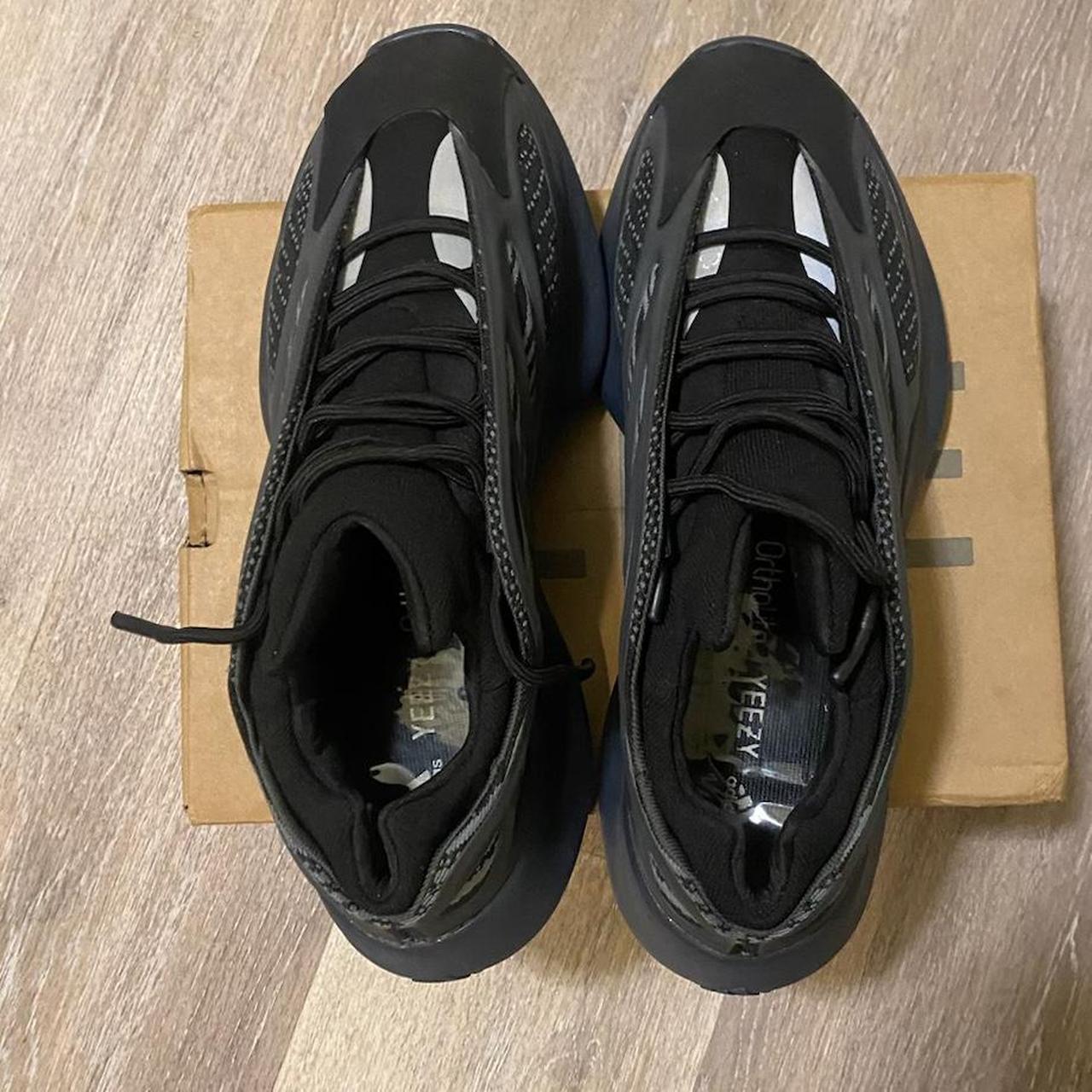 yeezy 700 v3s