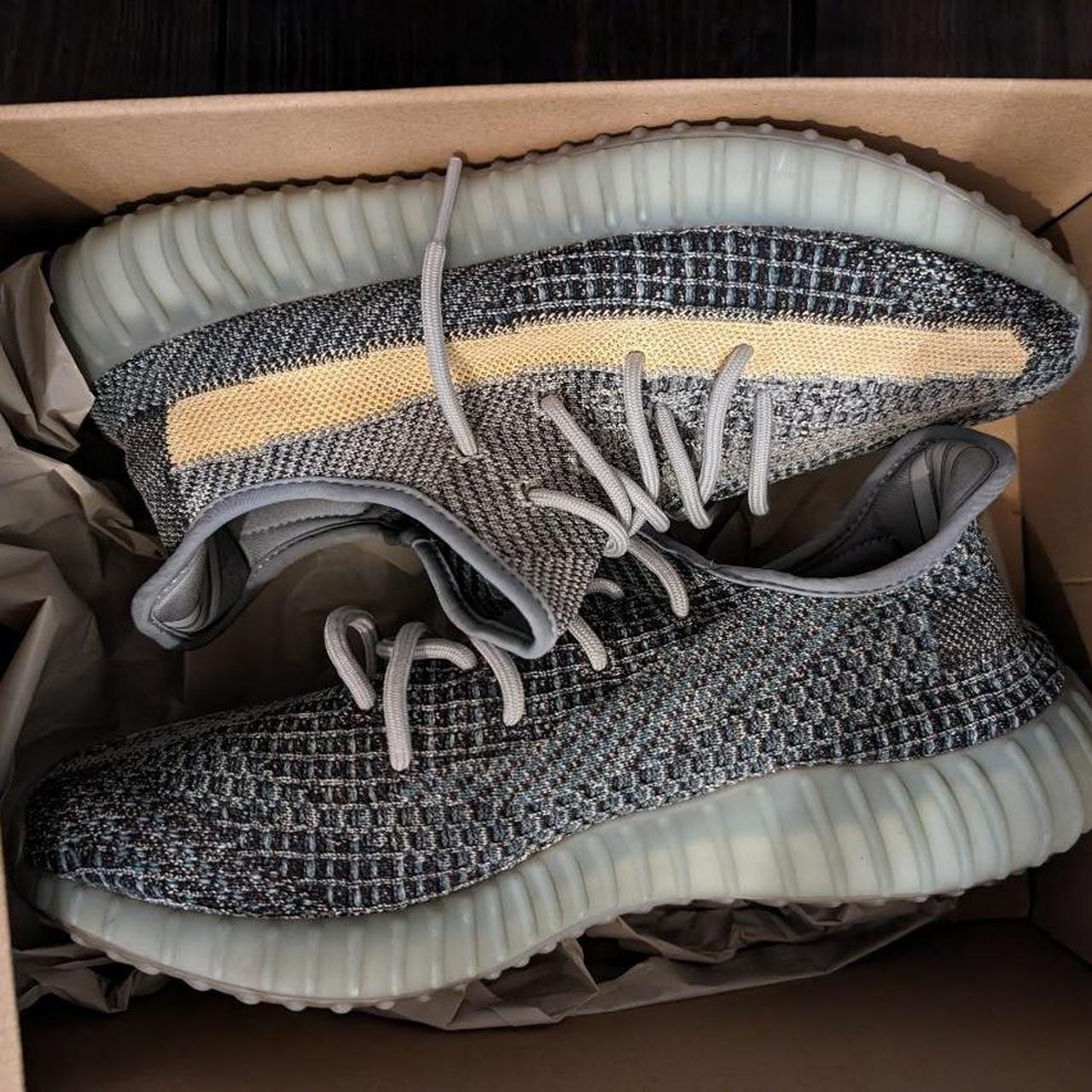 yeezy ash blue box