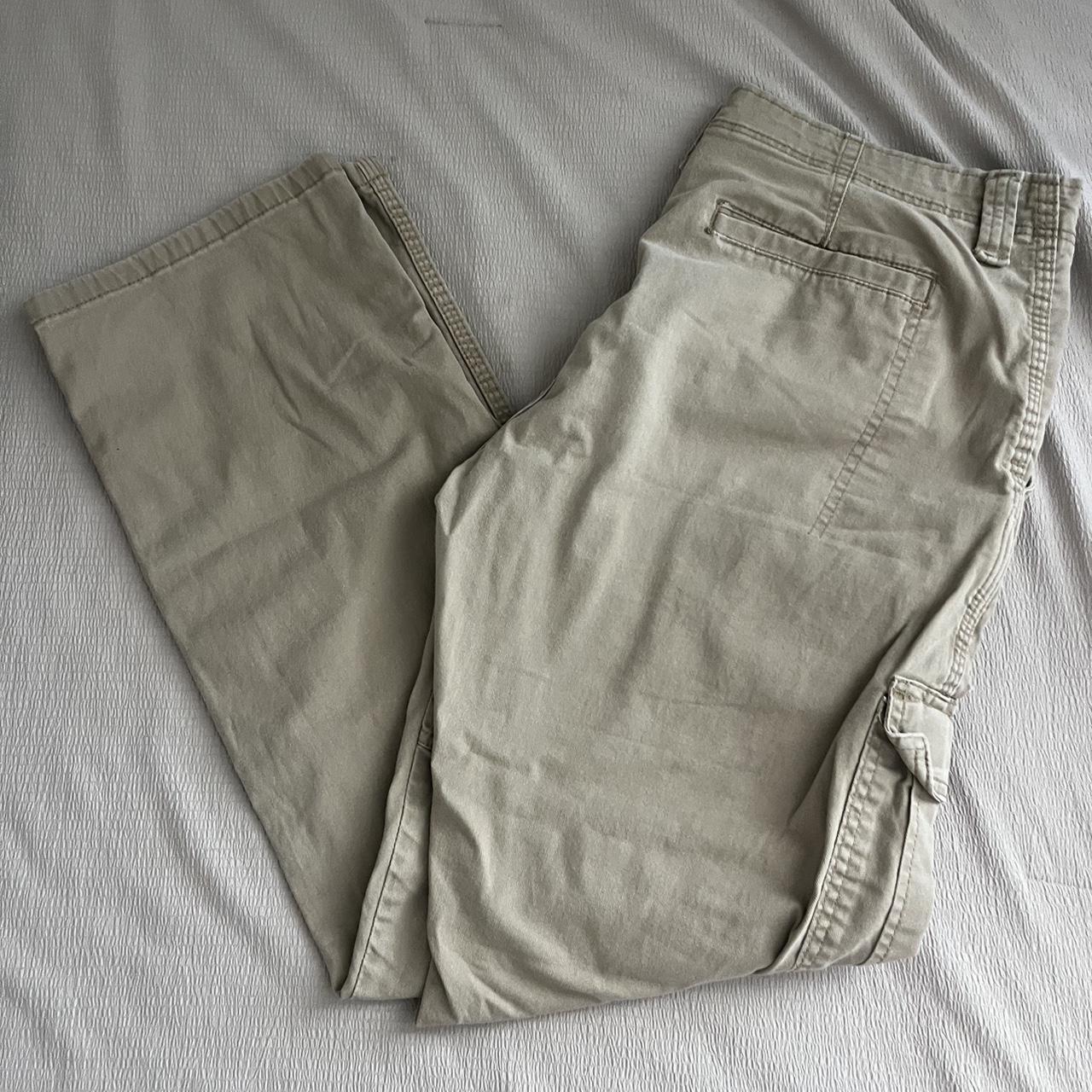 Wrangler Cargo Pants Khaki Size 30x32 Good condition - Depop