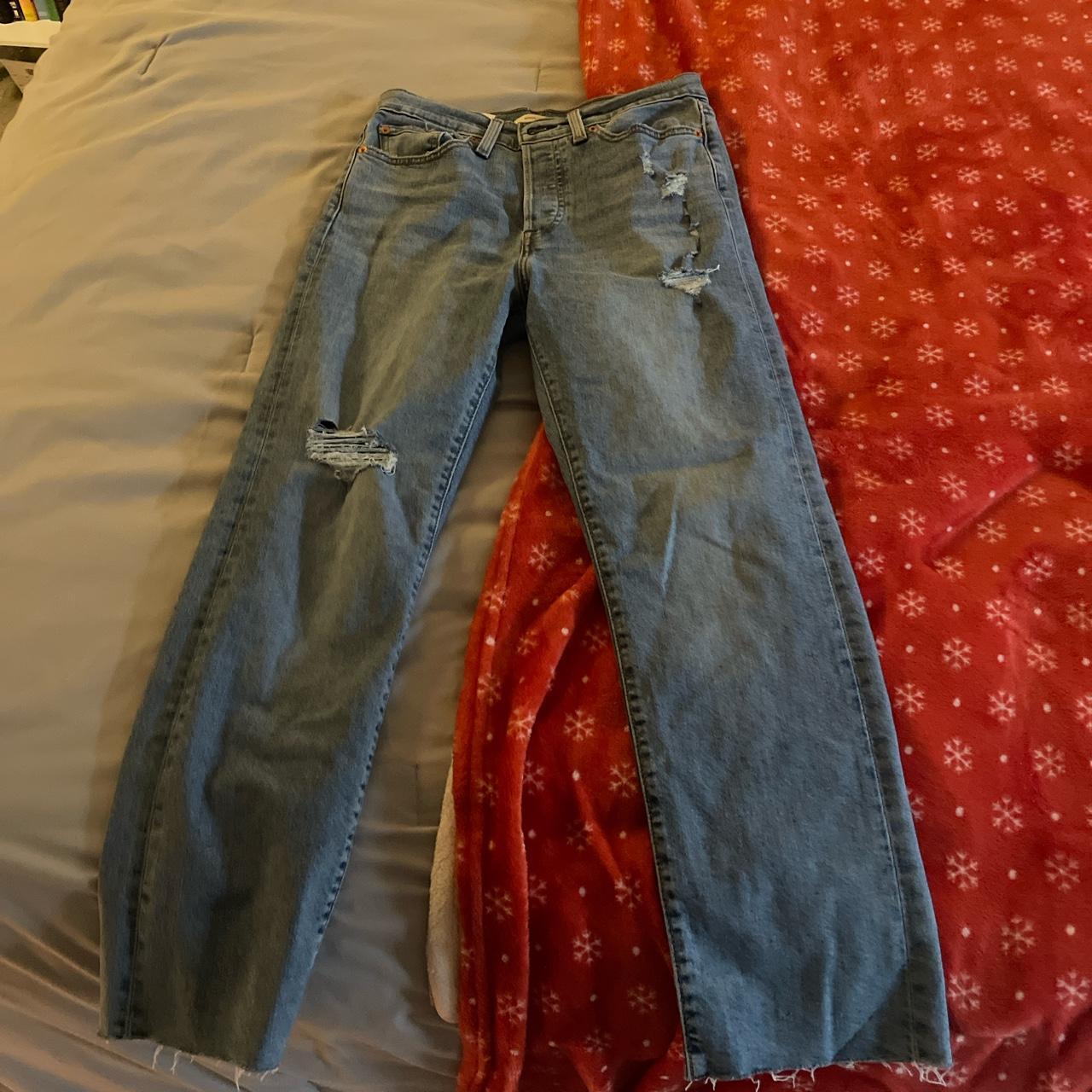 Size 28 clearance levi jeans