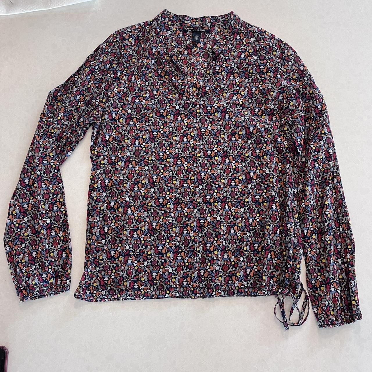 Lucky Brand size large blouse -tie at the bottom - Depop