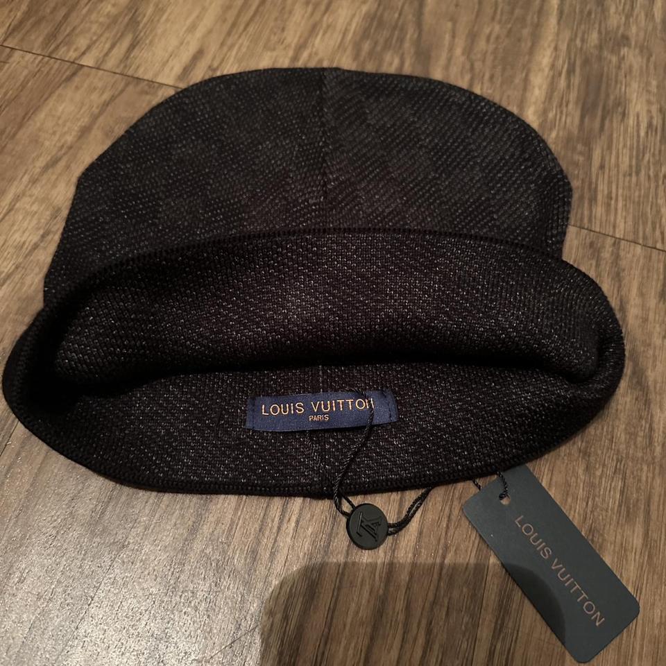 Lv beanie and scarf in very good condition brand new - Depop