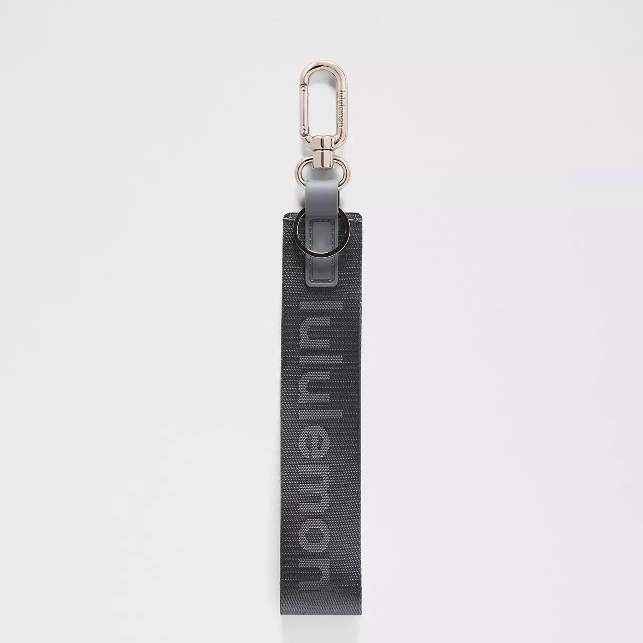 暮らしに便利なアイテム Lululemon Everywhere Crossbody Bag 2L Metal | Depop ウェア