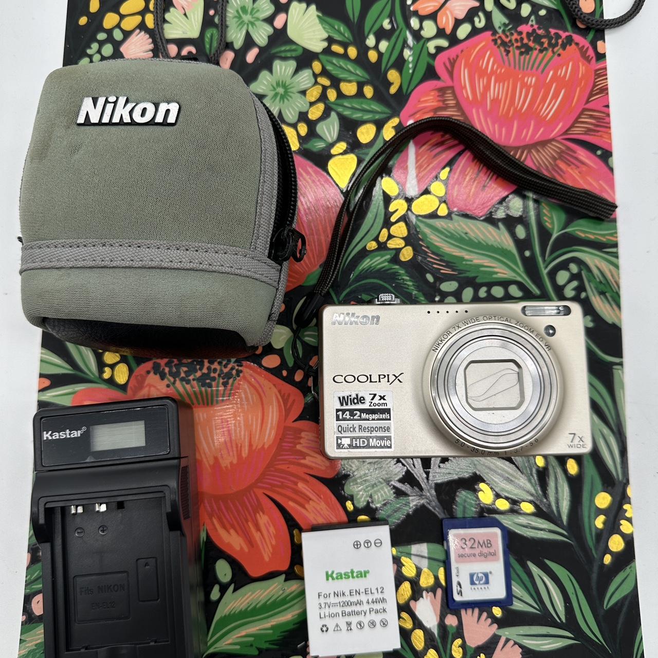 Nikon COOLPIX hotsell S6000 14.2MP CAMERA with ACCESSORIES