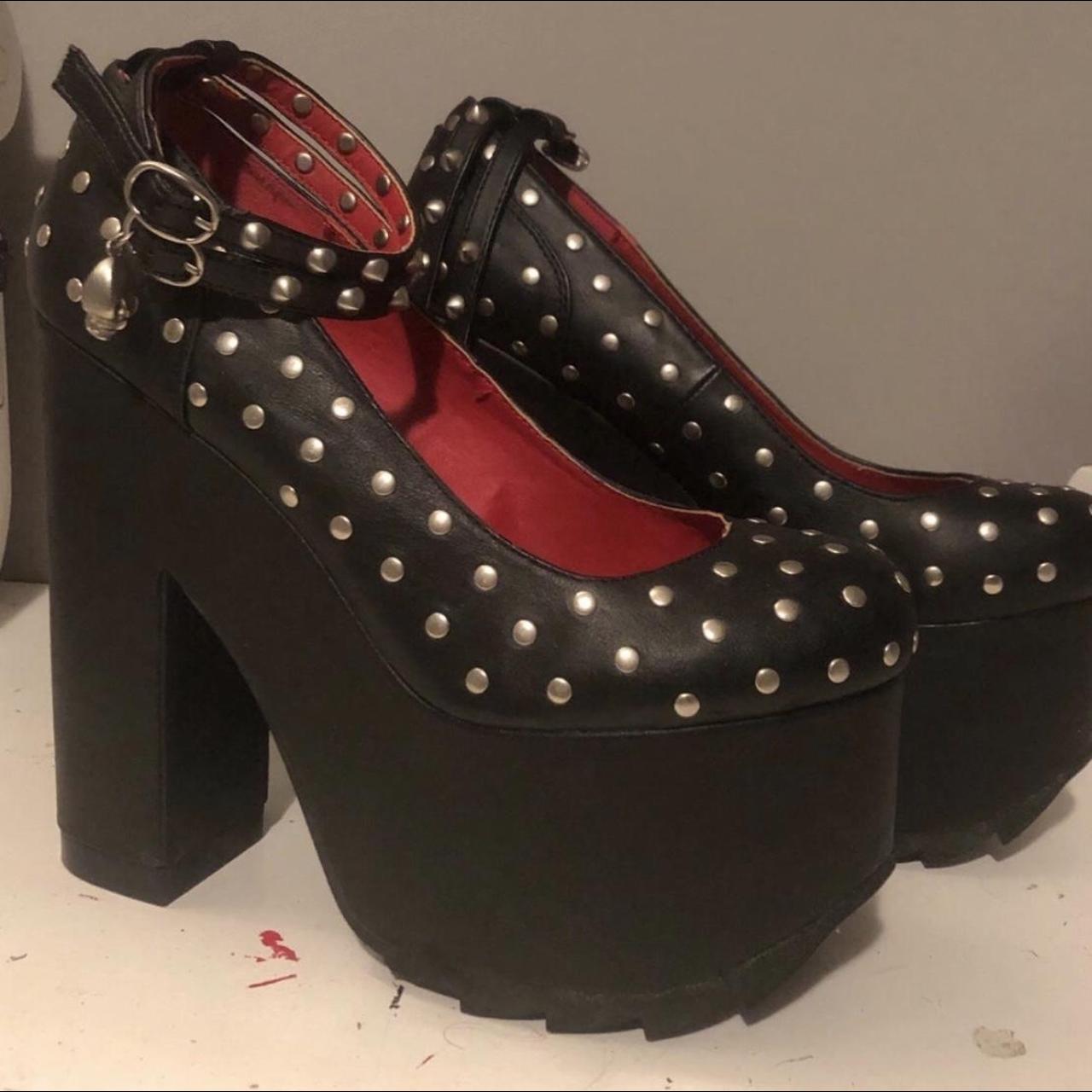 demonia pumps