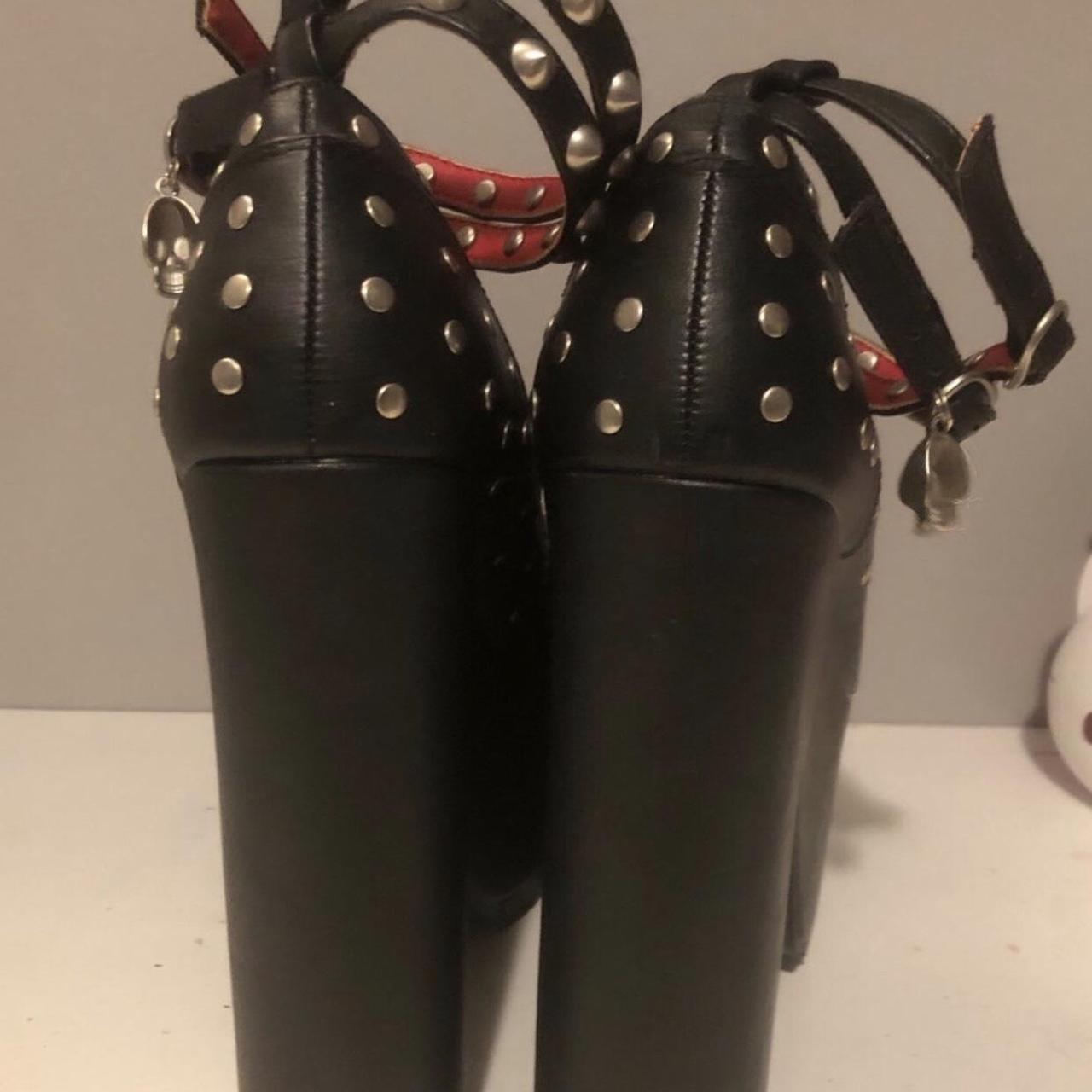 demonia pumps