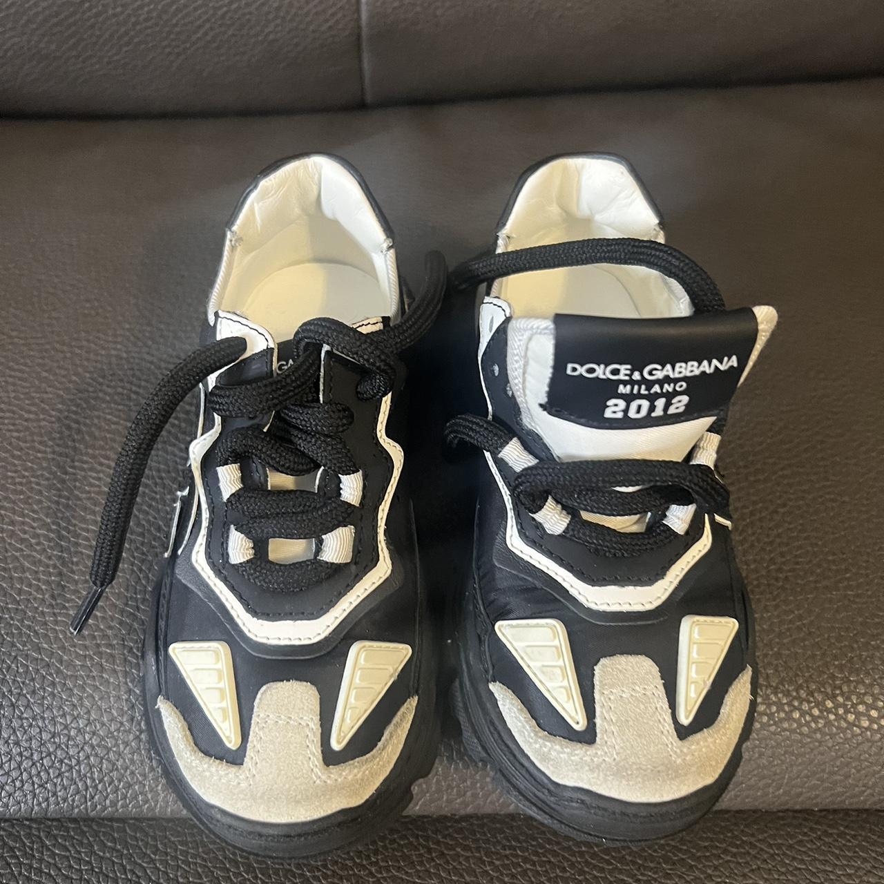 Size 25 hot sale infant shoes