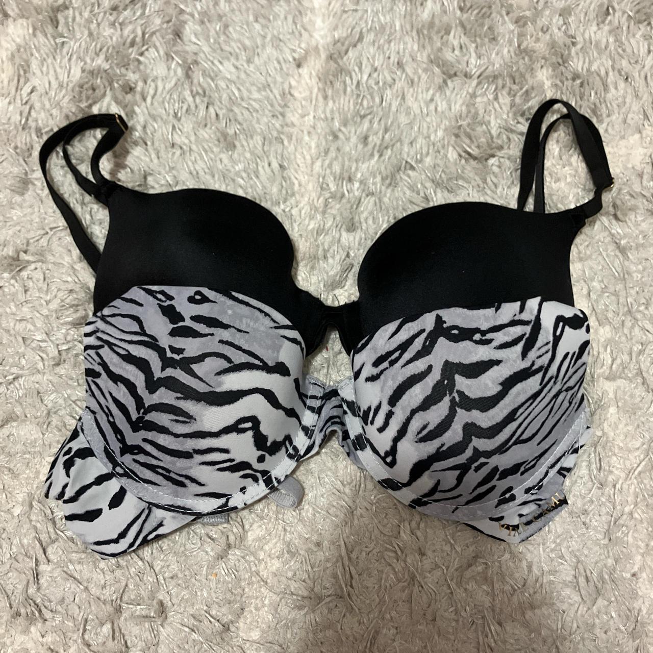 super unique COOKIE MONSTER BRA!!🍪💙🍪💙 cmon. you KNOW | Depop