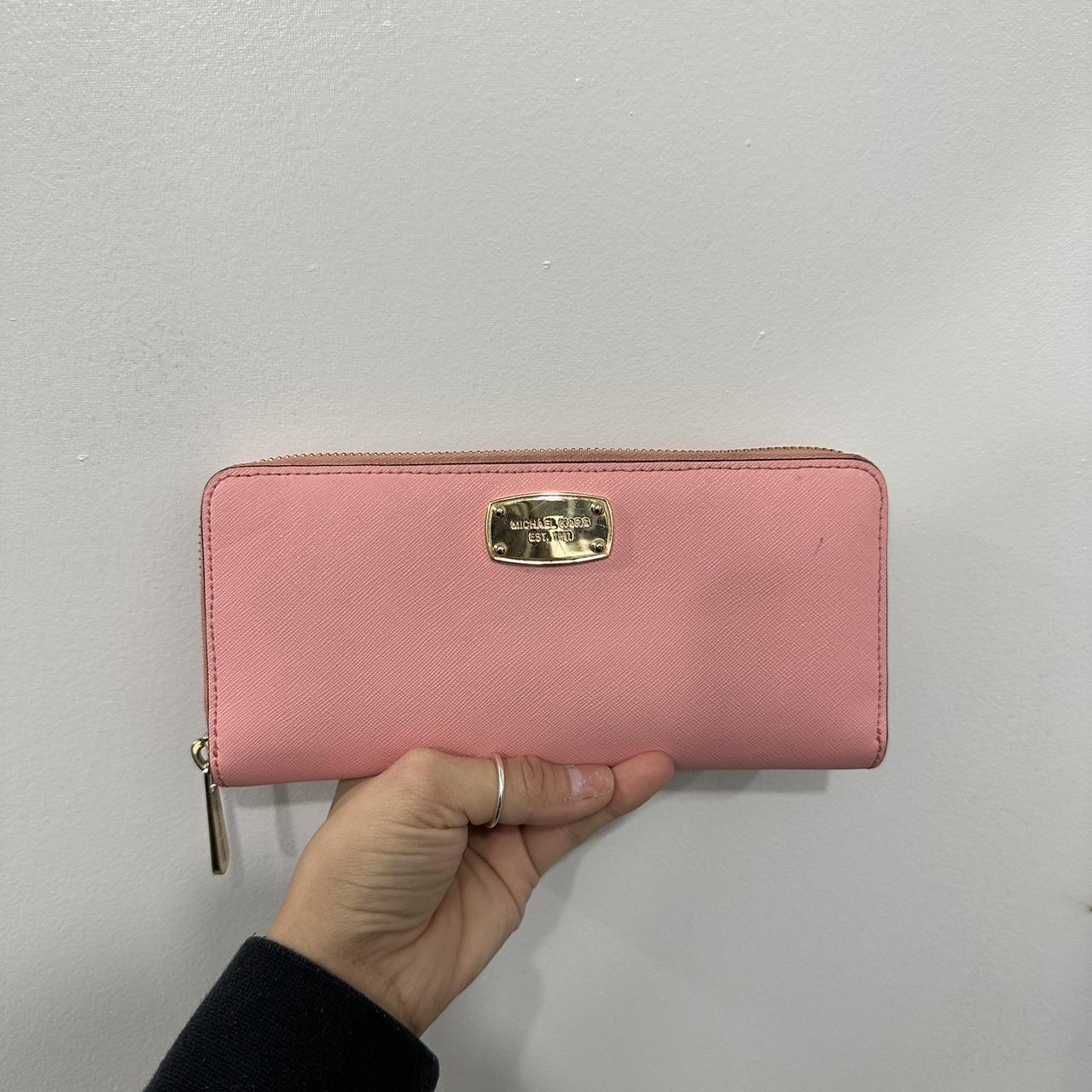 Michael Kors Pink Wallet 💳 🌸 #wallets #pink... - Depop