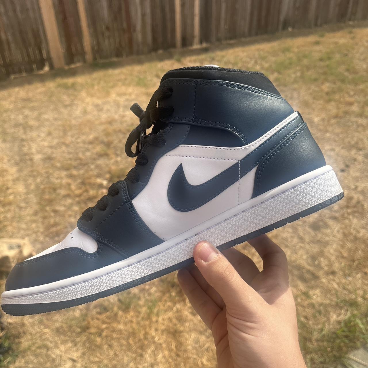 mens navy blue jordan shoes