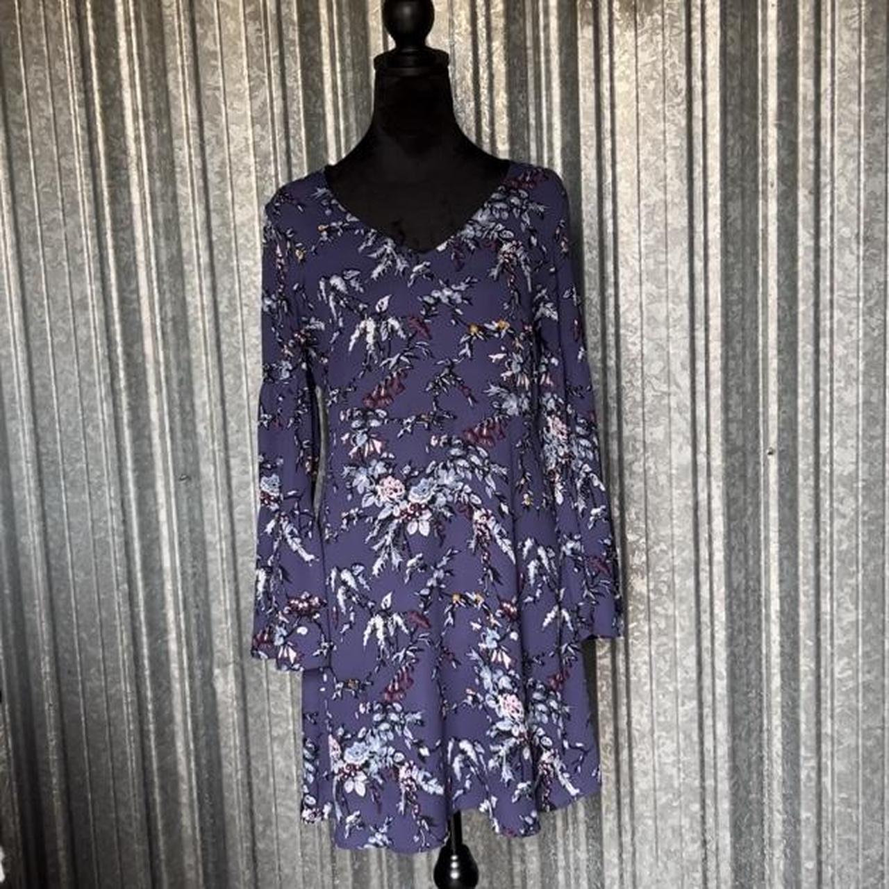 LOFT LAVENDER FLORAL BELL SLEEVE V NECK DRESS Size 6. Depop