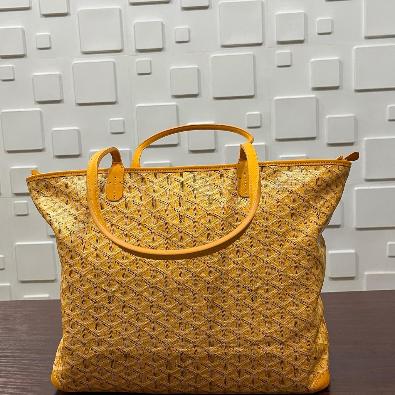 This Goyard tote bag is a stylish and high-quality - Depop