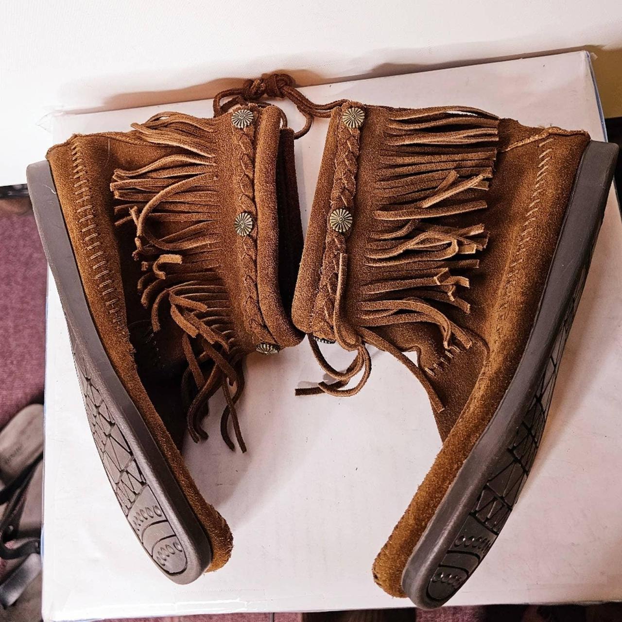 Minnetonka Size 6 leather Fall and Winter. All