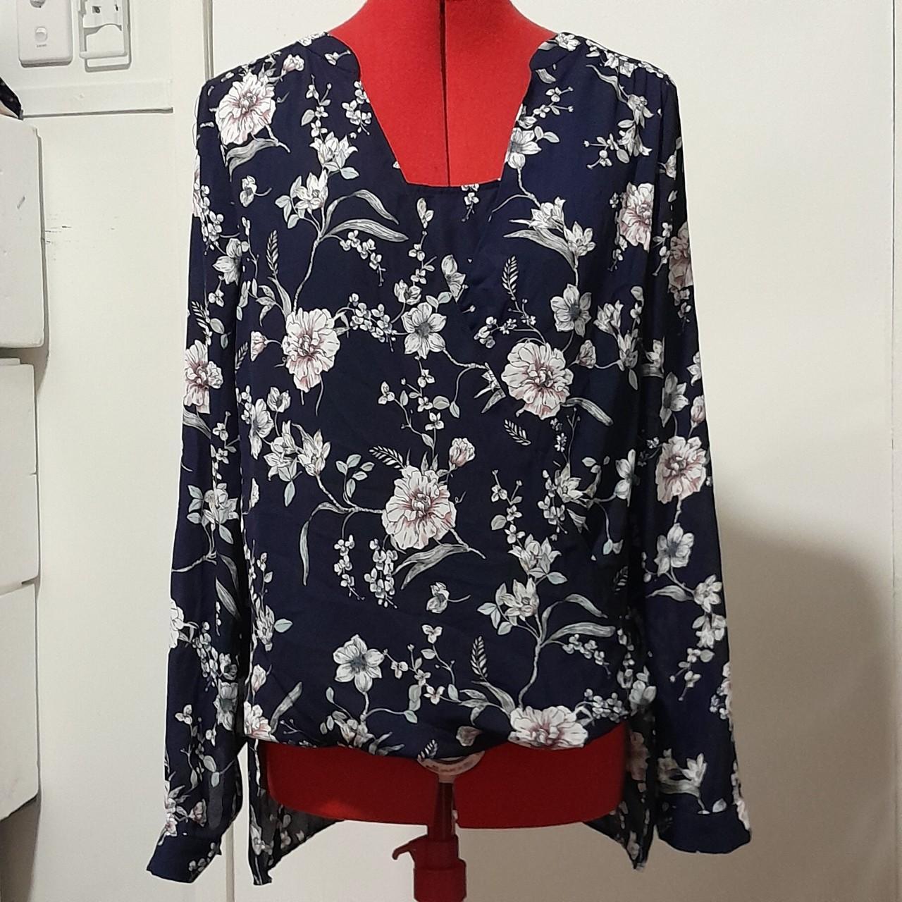 Just Jeans Women's Floral Top size 10. Long back,... Depop