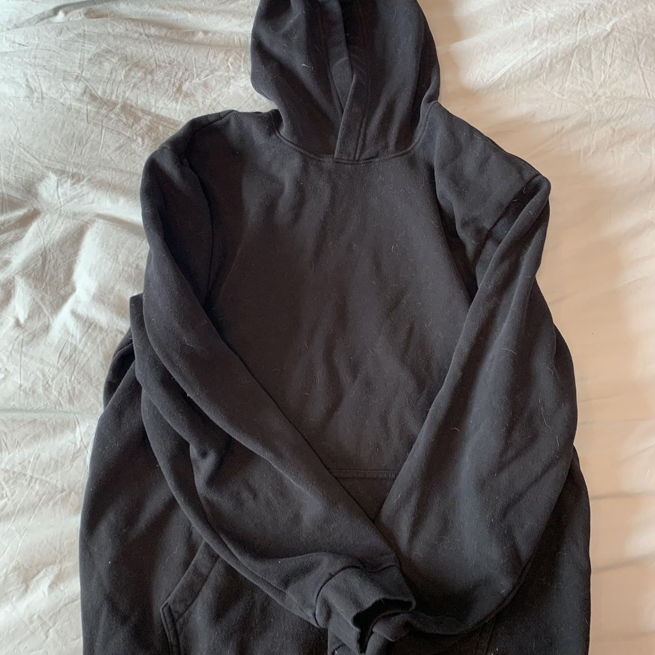 large gap plain black hoodie - Depop