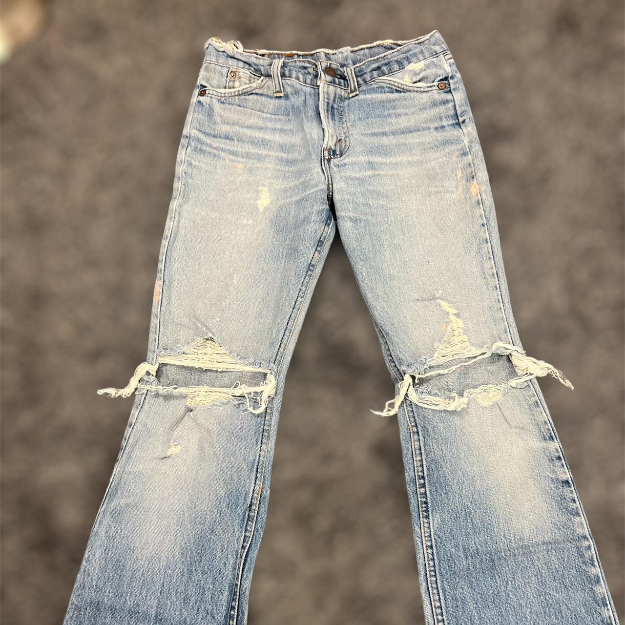 Levis knee outlet ripped jeans