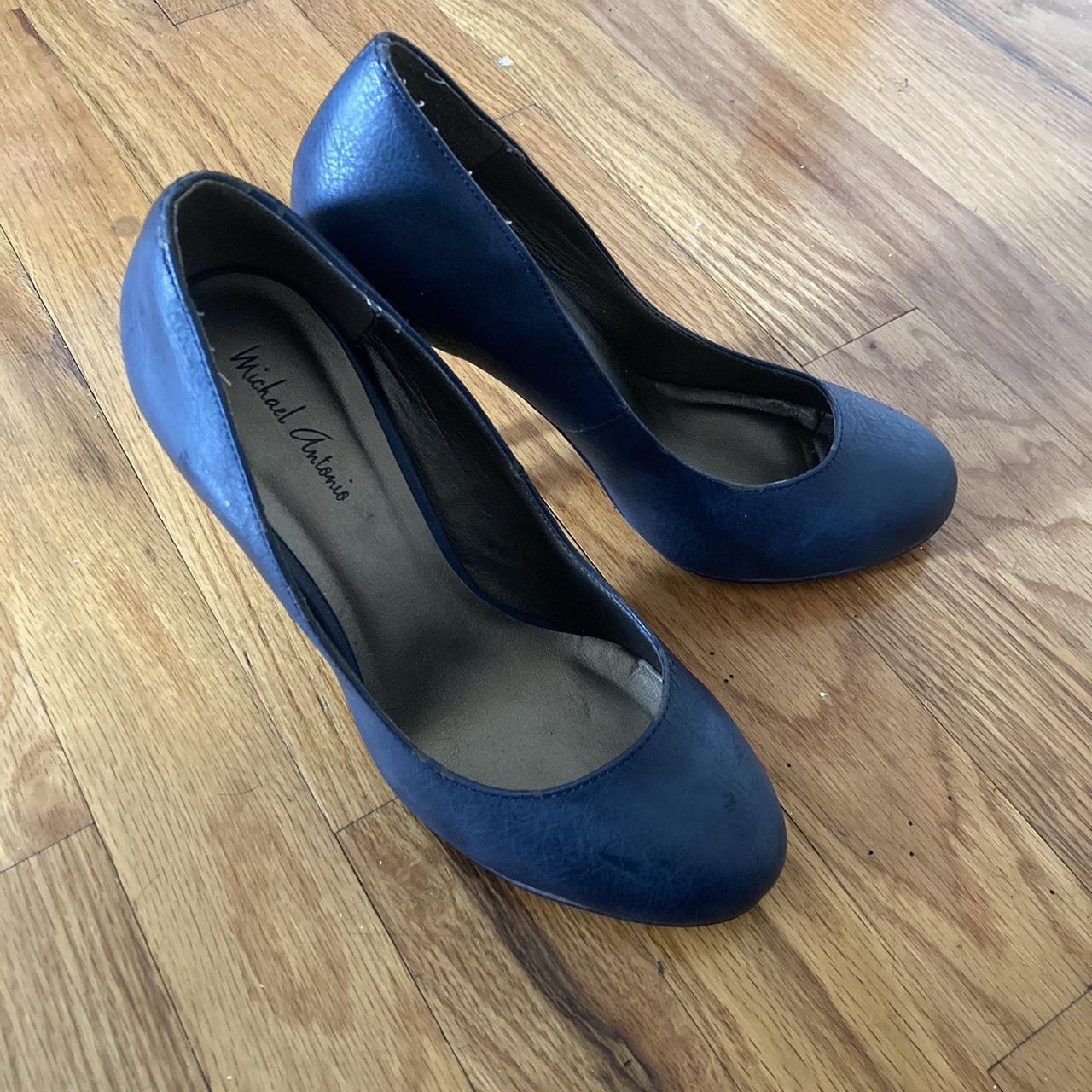 Navy blue round toe pumps Size 7 4.25 heel Some