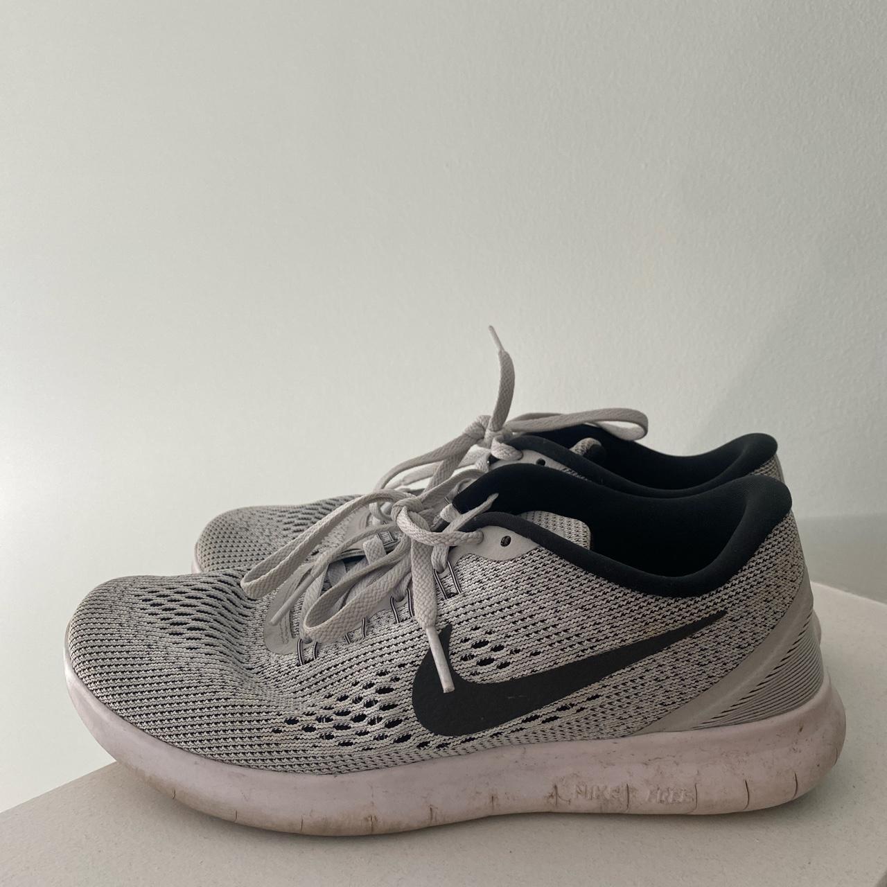 womens grey nike running trainers