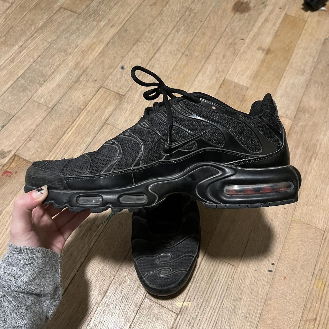 tns in black