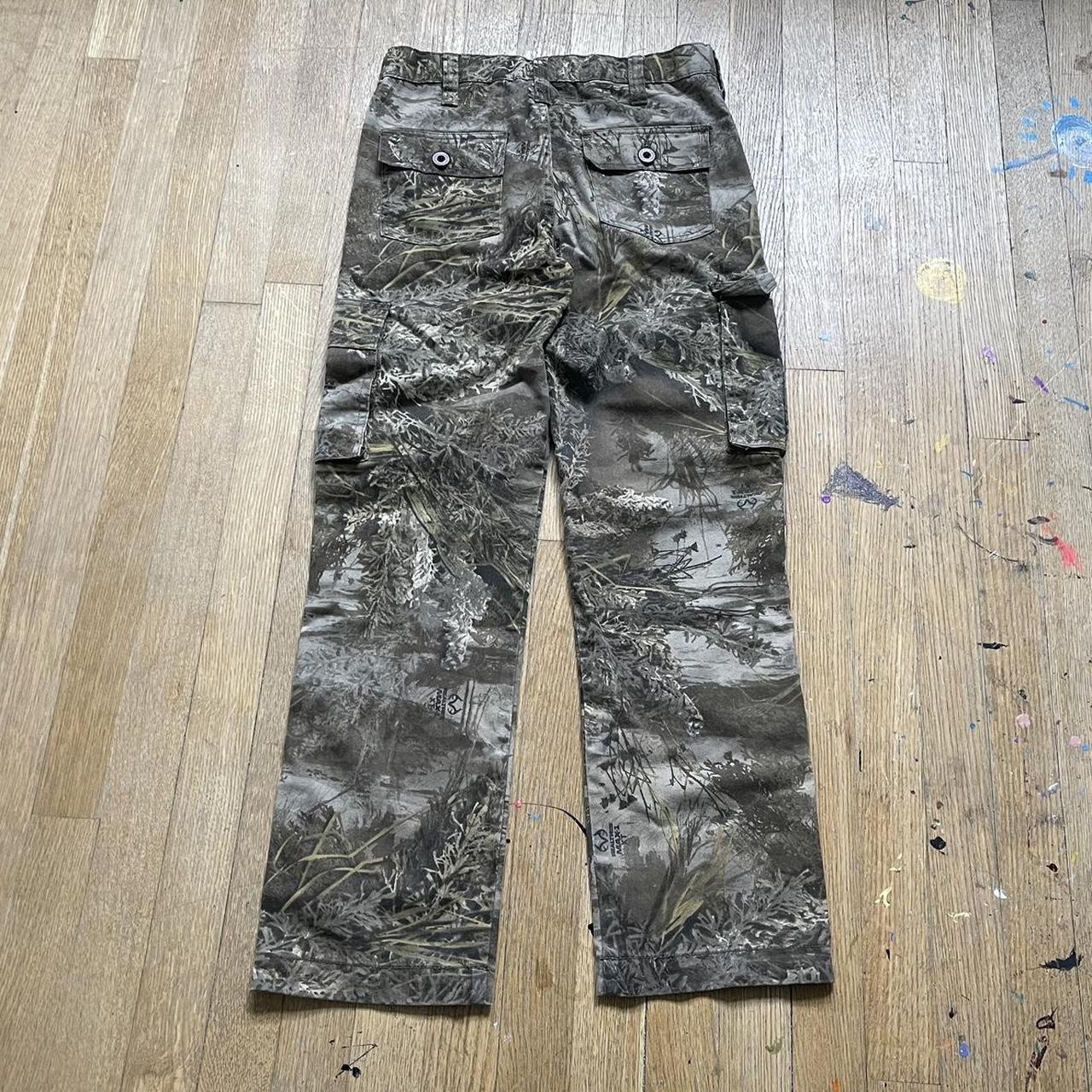 Y2K REALTREE CAMO CARGO PANTS good condition... - Depop