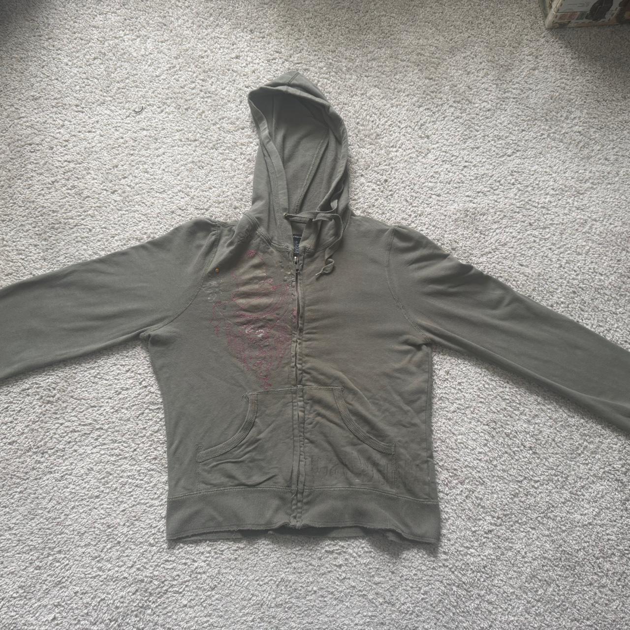 item listed by eleganttrap