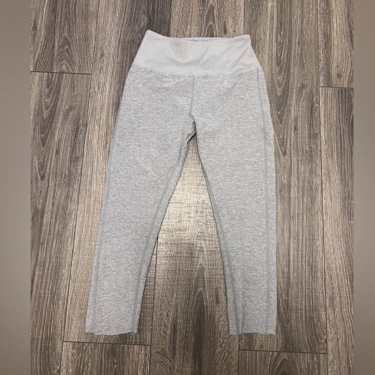 Cropped Alo Yoga Leggings Super cute comfy Alo - Depop