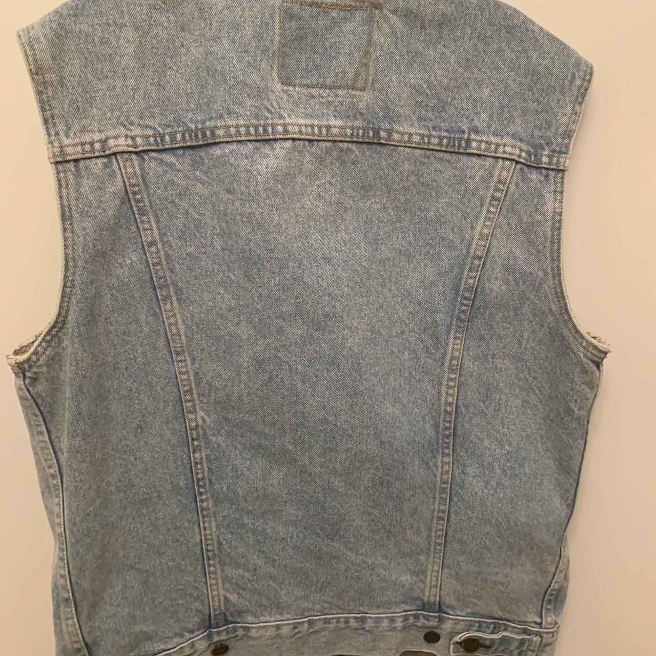 Medium light blue Jean vest Levi’s - Depop