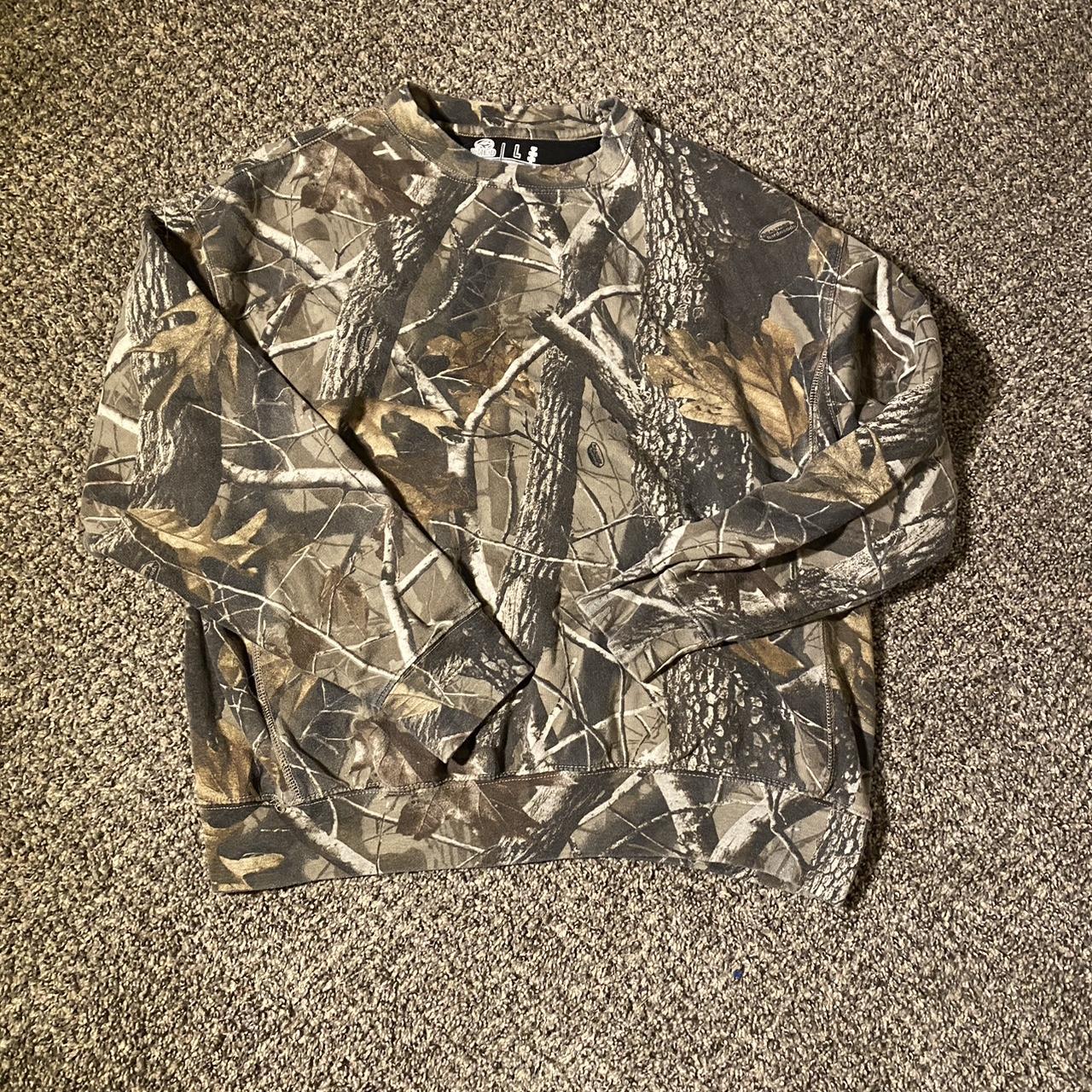 Realtree camo crewneck Size large looks brand new ... - Depop