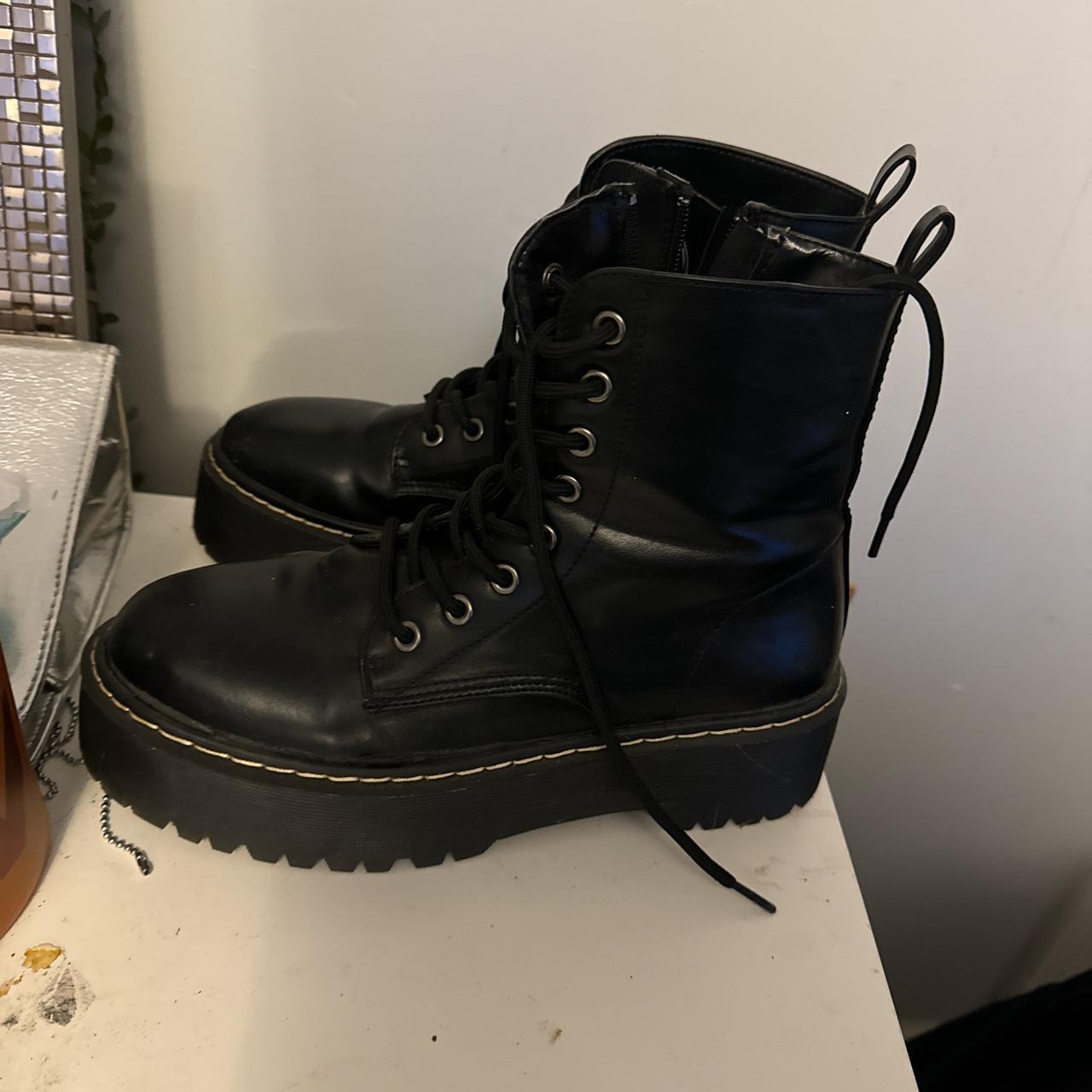 Doc marten platform style boot - Depop