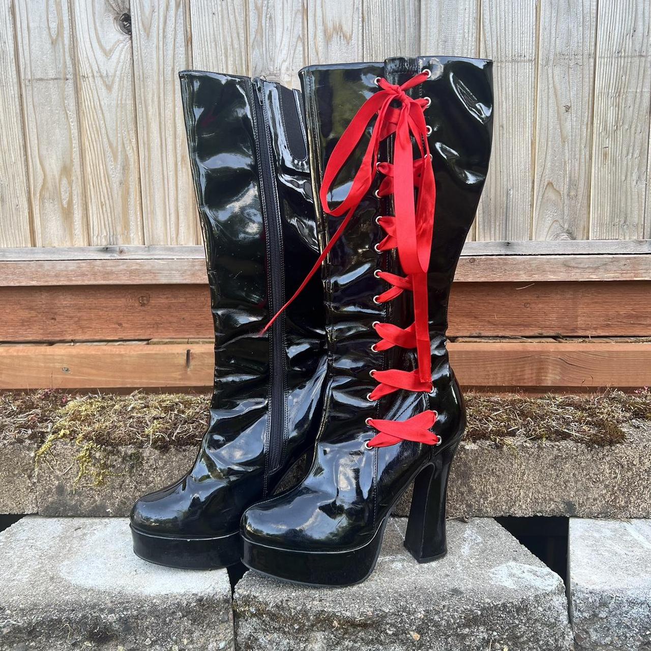 Hot Topic Women's Red and Black Boots | Depop