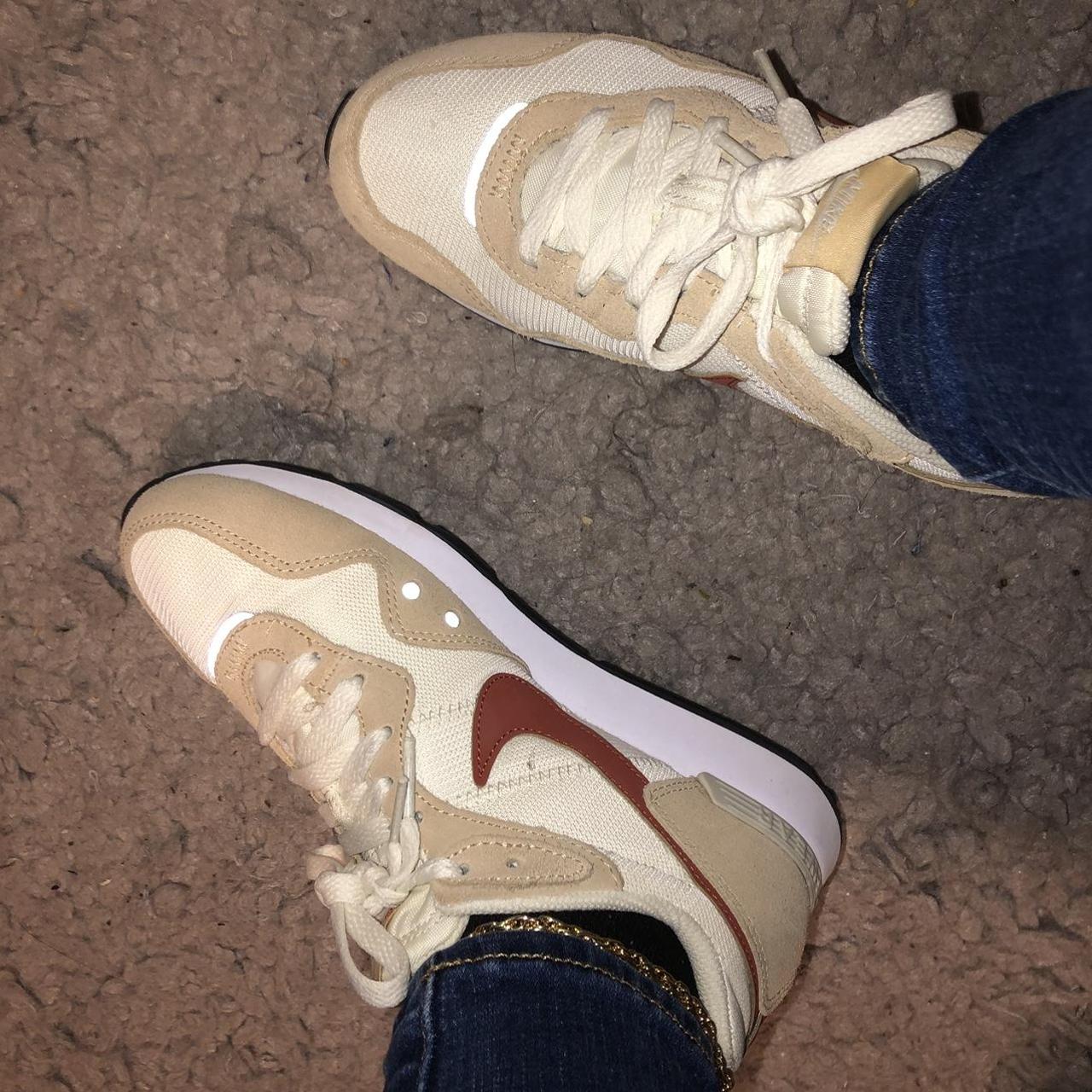 nike venture runner n7 on feet