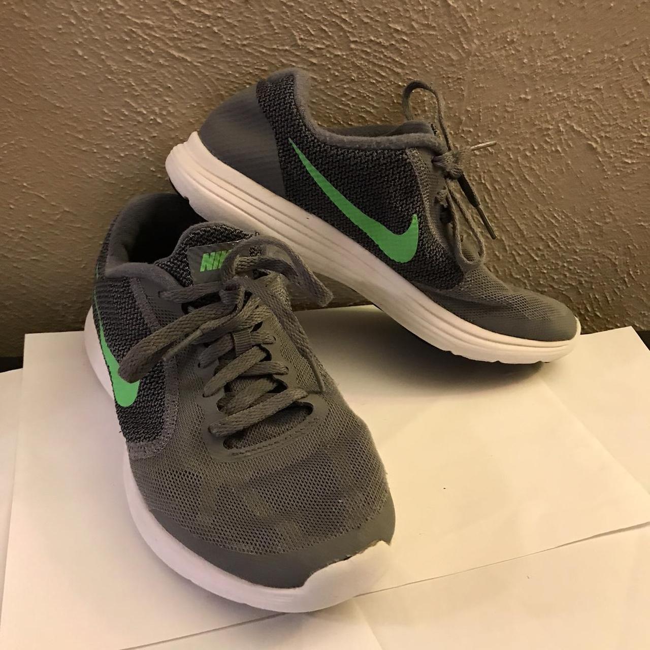 Nike shoes grey and lime green best sale