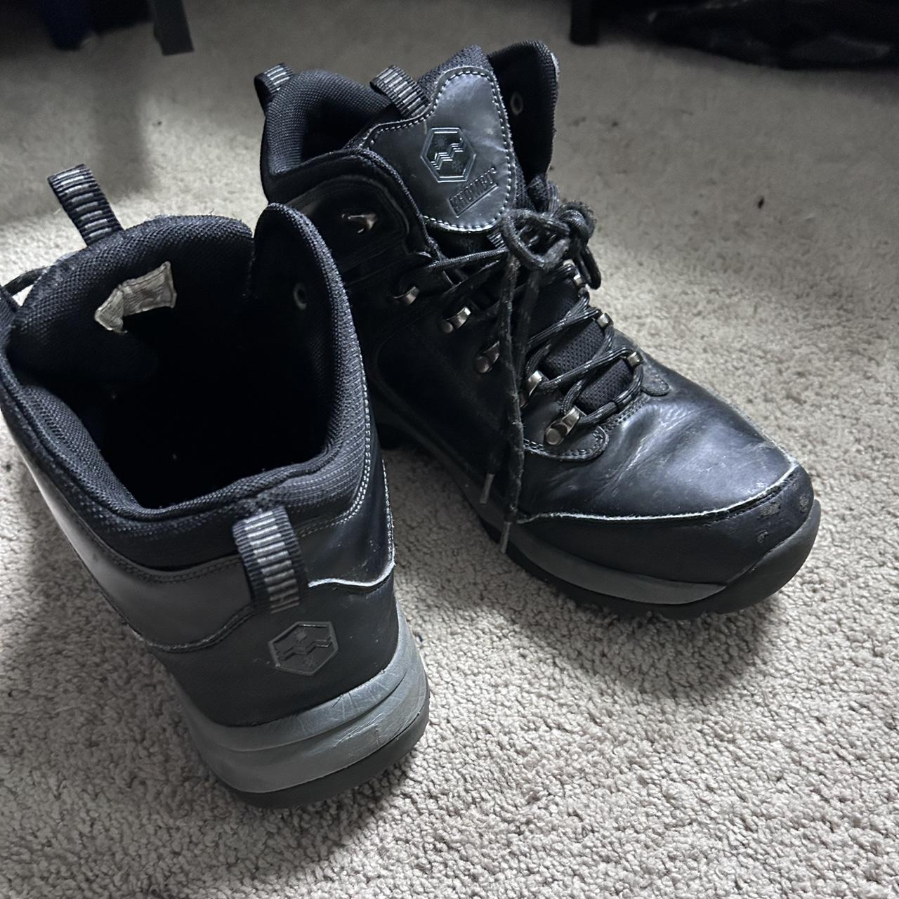 hiking boots size 11