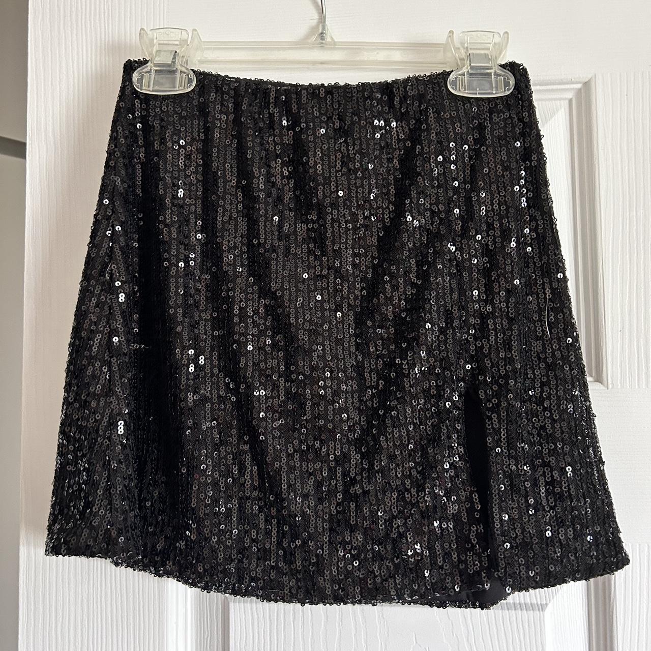 Black sequin skirt with elastic waistband and zipper. Depop